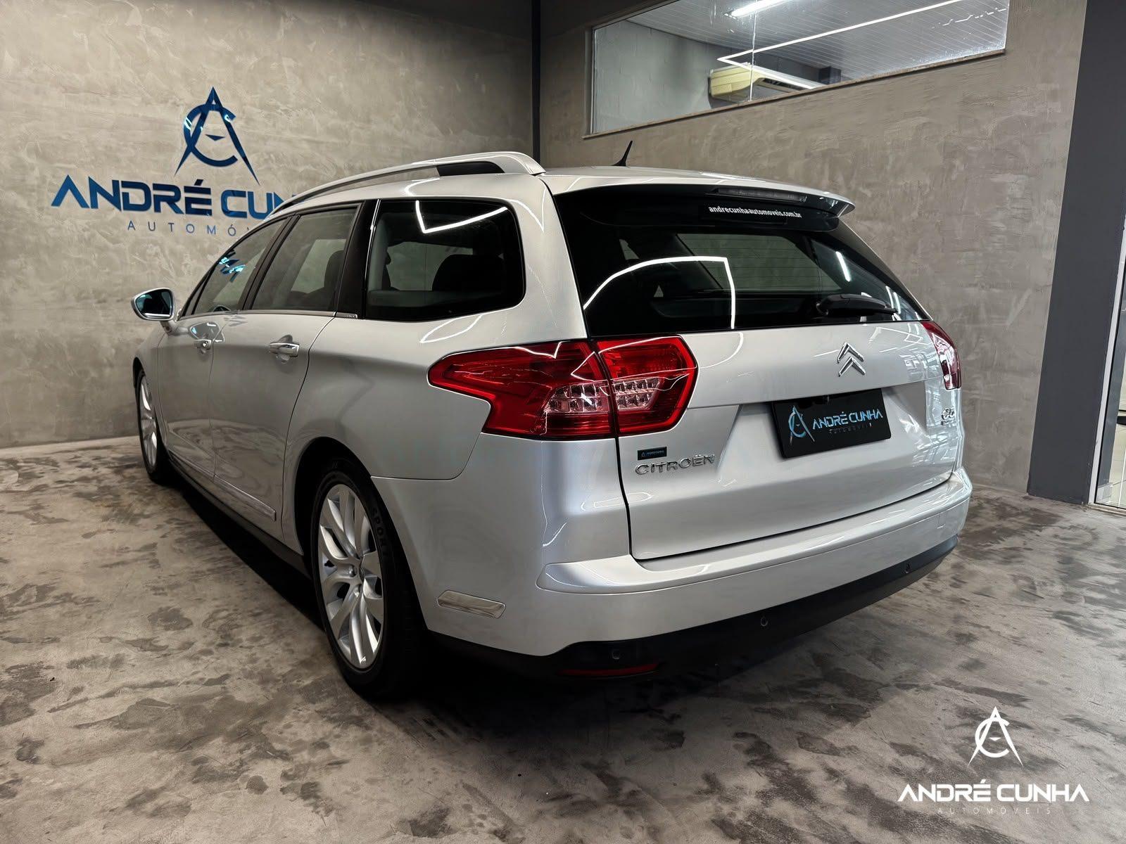 Foto numero 4 do veiculo Citroën C5 Tourer Exclusive 2.0 16V 5p Aut. 2011 - Prata - 2010/2011