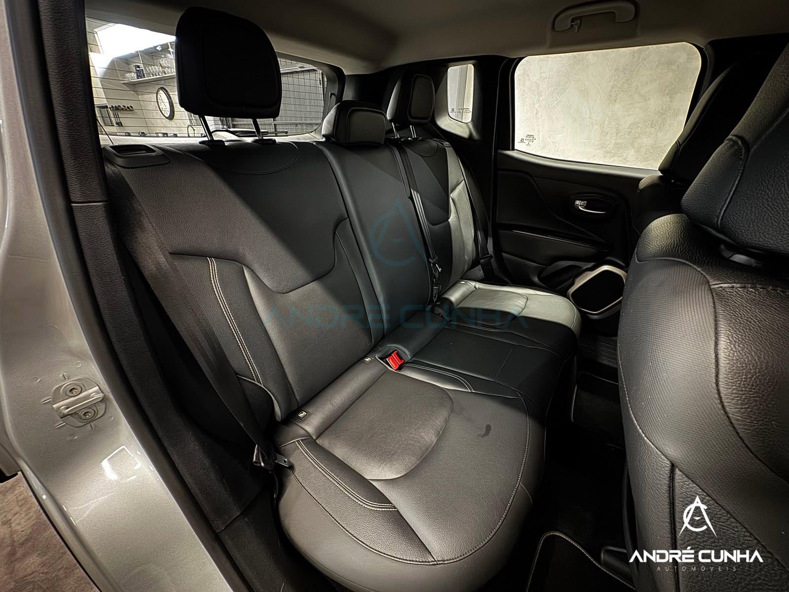 Foto numero 14 do veiculo Jeep Renegade Longitude 2.0 4x4 TB Diesel Aut  - Prata - 2018/2018