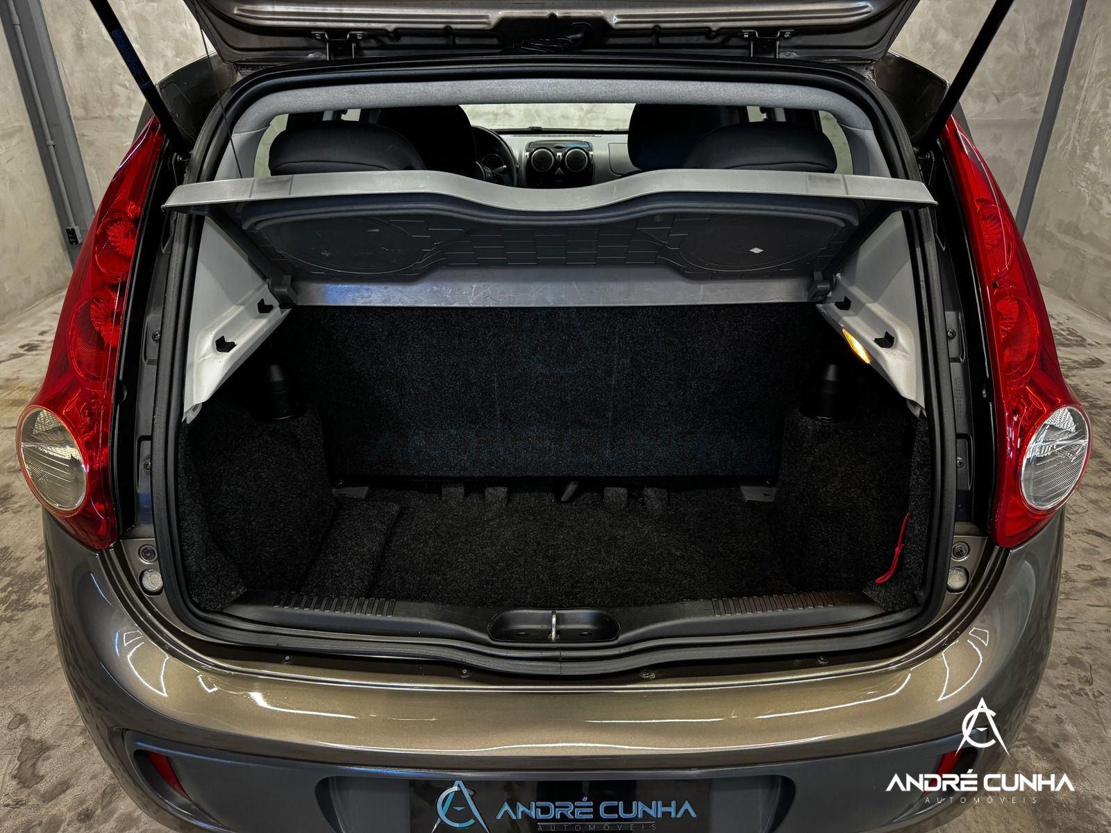 Foto numero 15 do veiculo Fiat Palio ATTRA./ITÁLIA 1.4 EVO F.Flex 8V 5p  - Cinza - 2014/2015