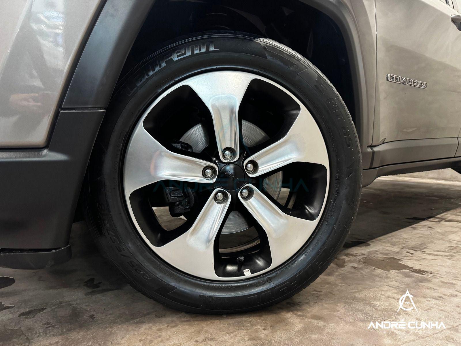 Foto numero 8 do veiculo Jeep Compass LONGITUDE 2.0 4x2 Flex 16V Aut. - Cinza - 2018/2018