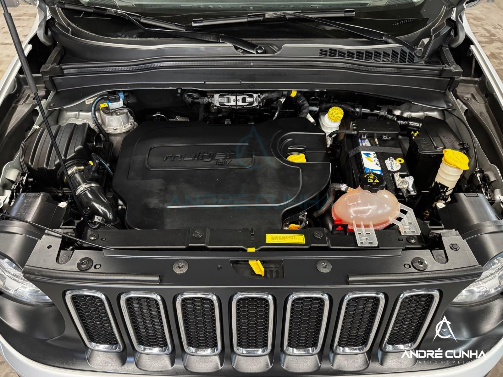 Foto numero 18 do veiculo Jeep Renegade Longitude 2.0 4x4 TB Diesel Aut  - Prata - 2018/2018