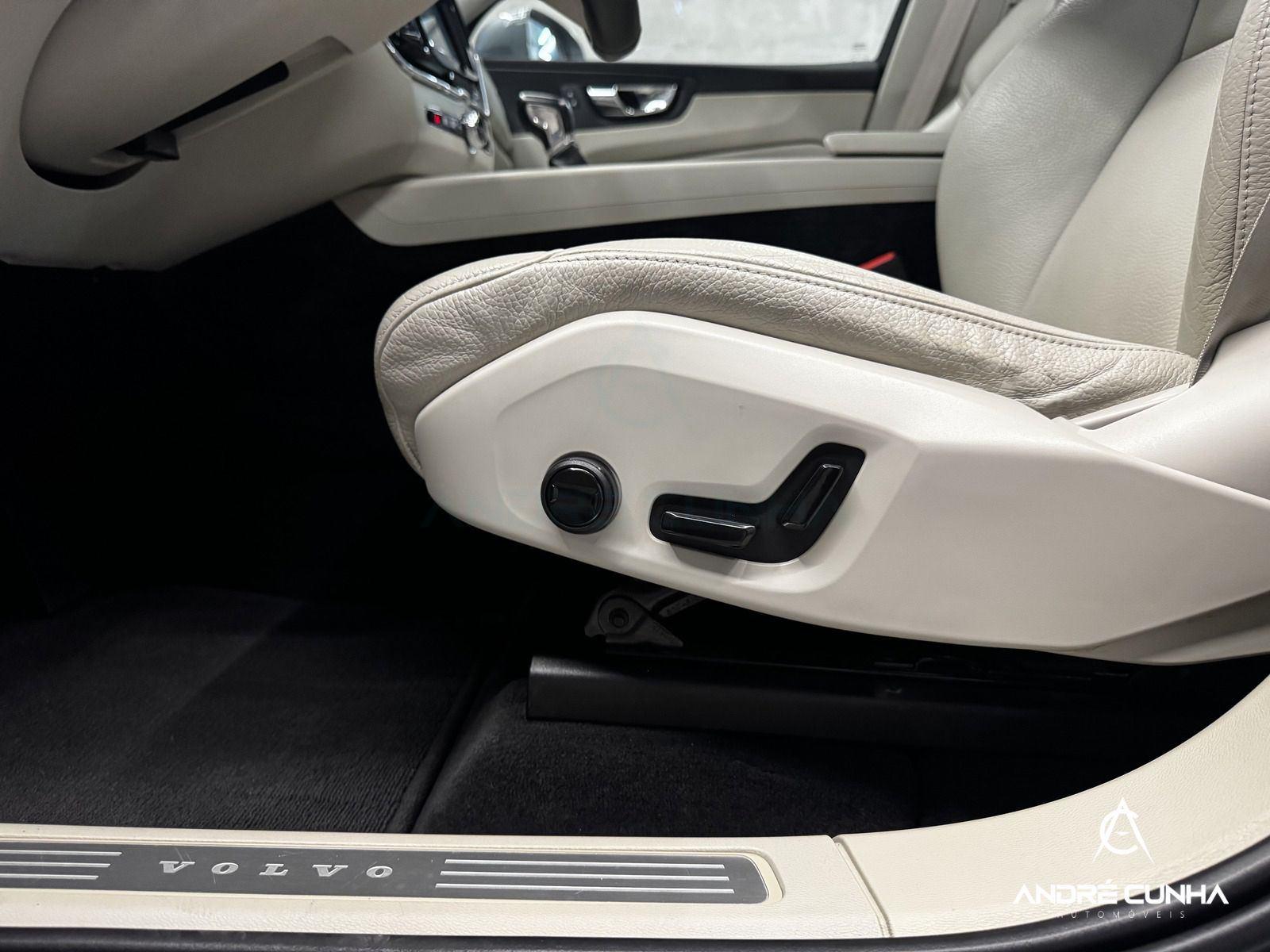 Foto numero 13 do veiculo Volvo XC60 T-5 MOMENTUM 2.0 254cv AWD 5p  - Cinza - 2018/2019