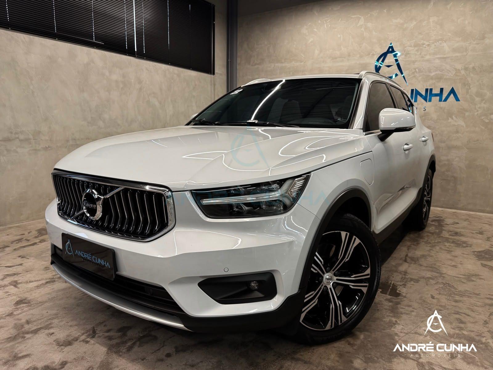 Foto numero 2 do veiculo Volvo XC40 T-5 INSCRIPTION 1.5 FWD (Híbrido)  - Prata - 2021/2022