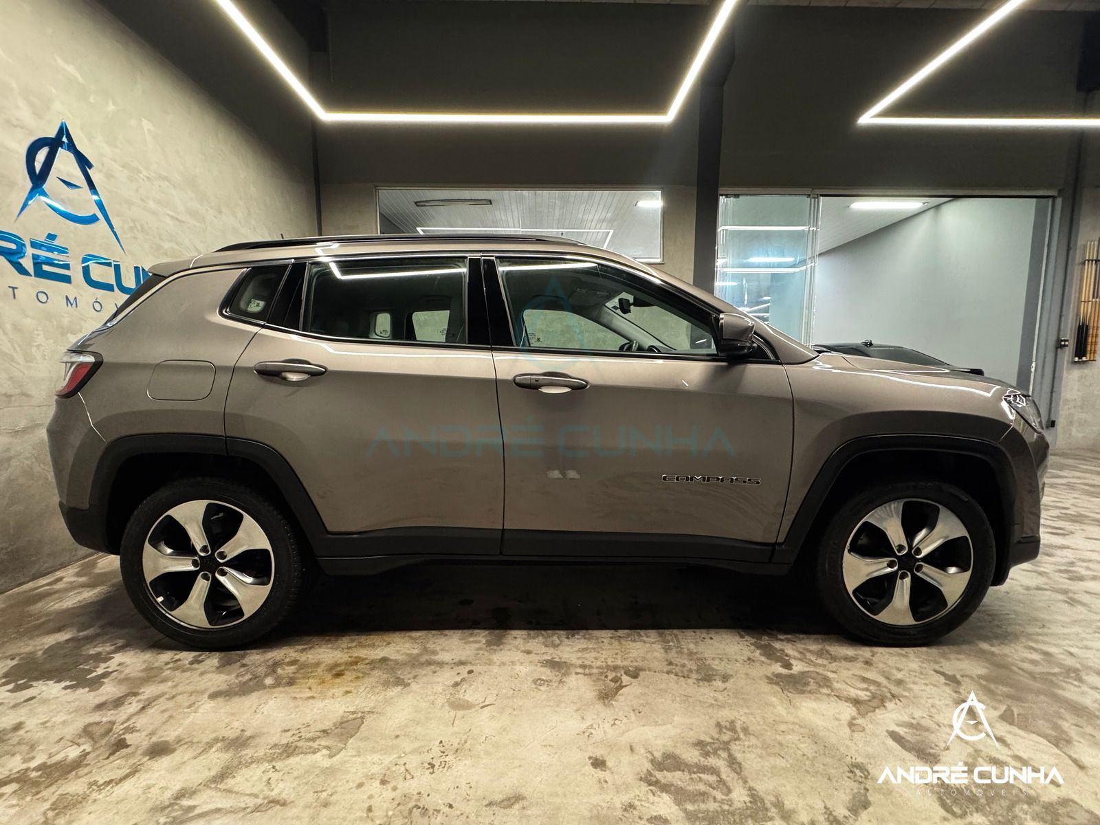 Foto numero 7 do veiculo Jeep Compass LONGITUDE 2.0 4x2 Flex 16V Aut. - Cinza - 2018/2018