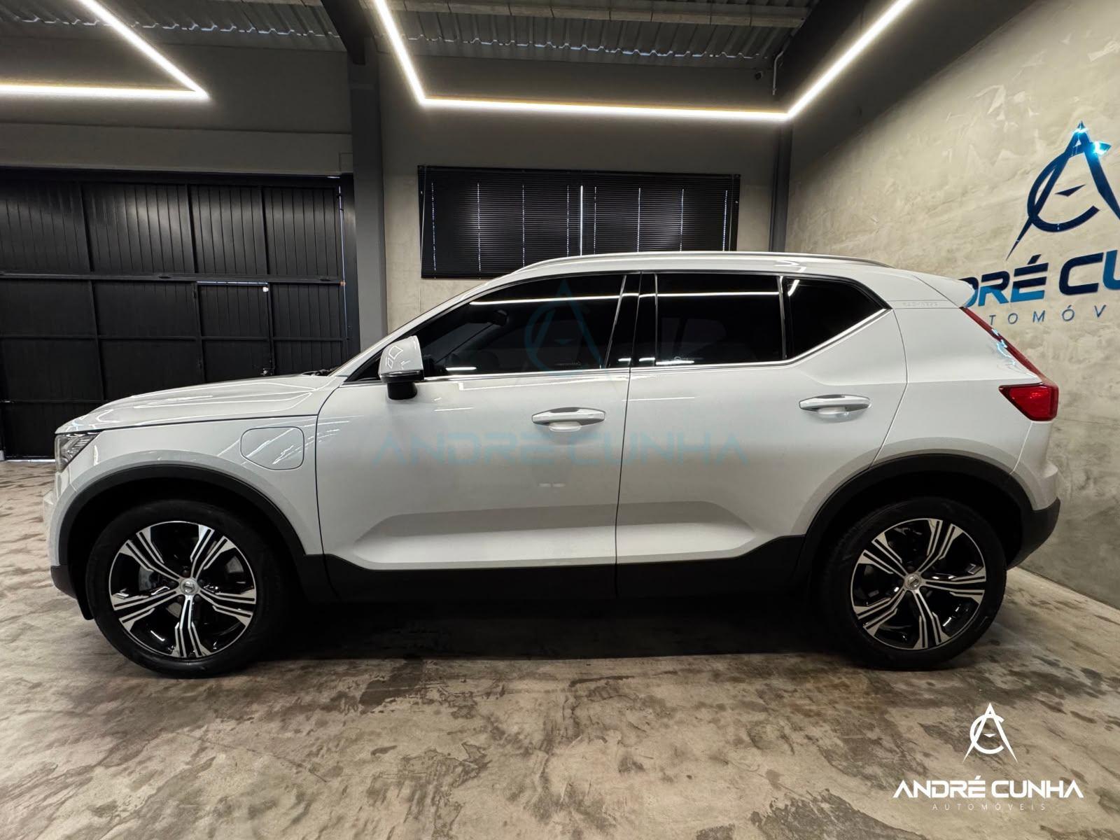 Foto numero 3 do veiculo Volvo XC40 T-5 INSCRIPTION 1.5 FWD (Híbrido)  - Prata - 2021/2022