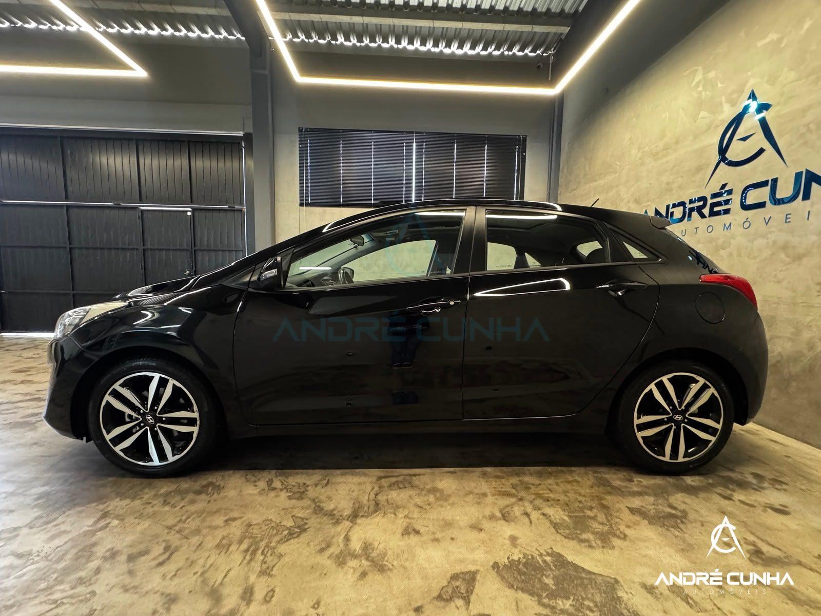 Foto numero 3 do veiculo Hyundai I30 1.8 16V Aut. 5p  - Preta - 2015/2016