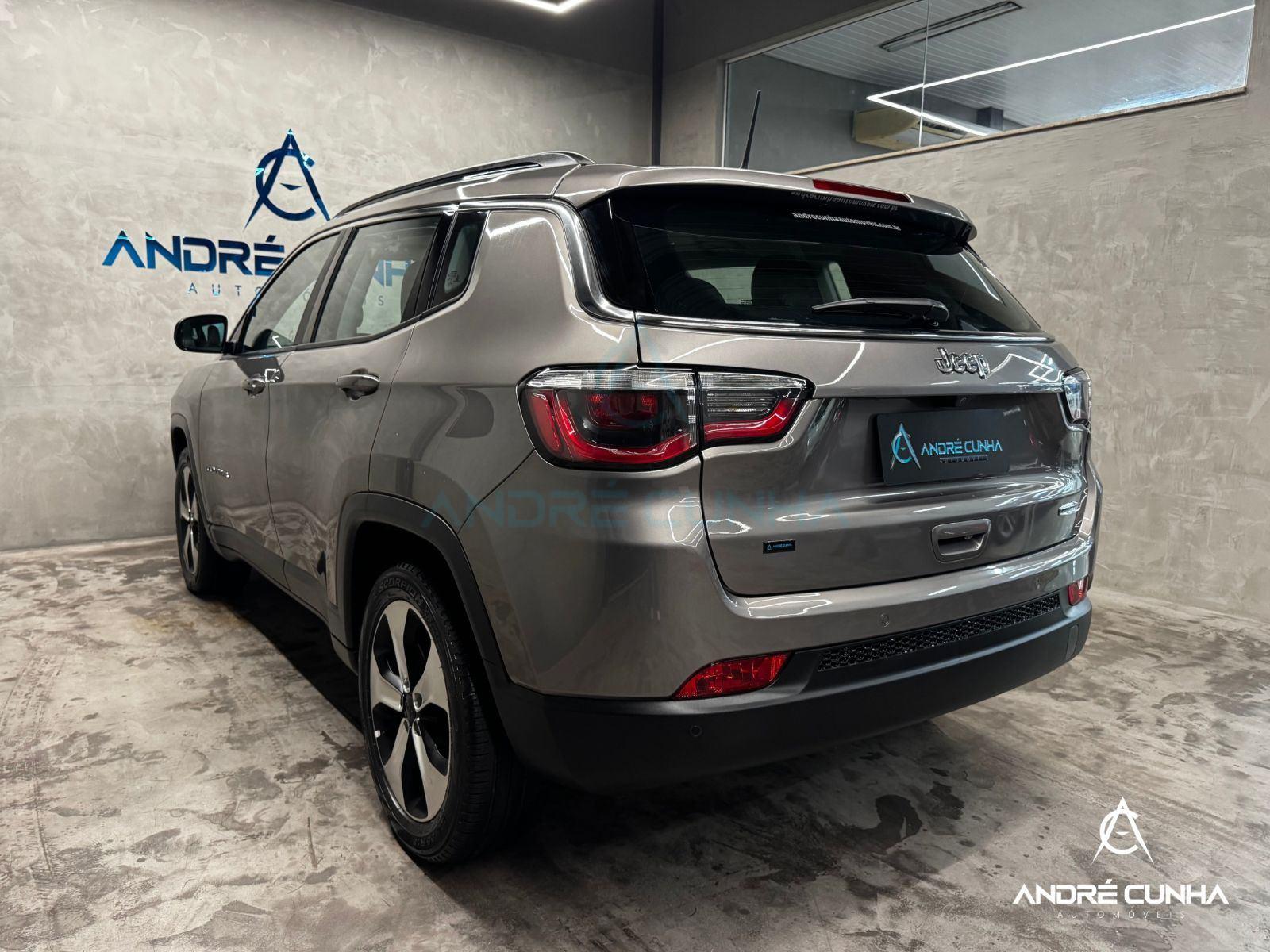 Foto numero 4 do veiculo Jeep Compass LONGITUDE 2.0 4x2 Flex 16V Aut. - Cinza - 2018/2018