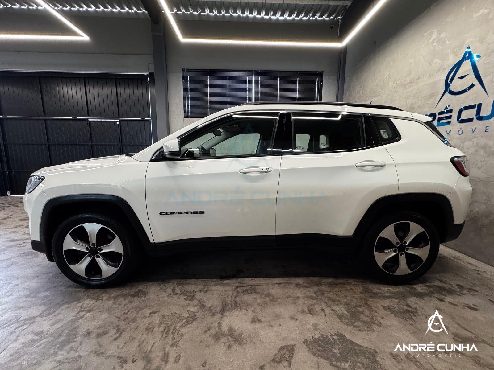 Foto numero 3 do veiculo Jeep Compass LONGITUDE 2.0 4x2 Flex 16V Aut.  - Branca - 2017/2018