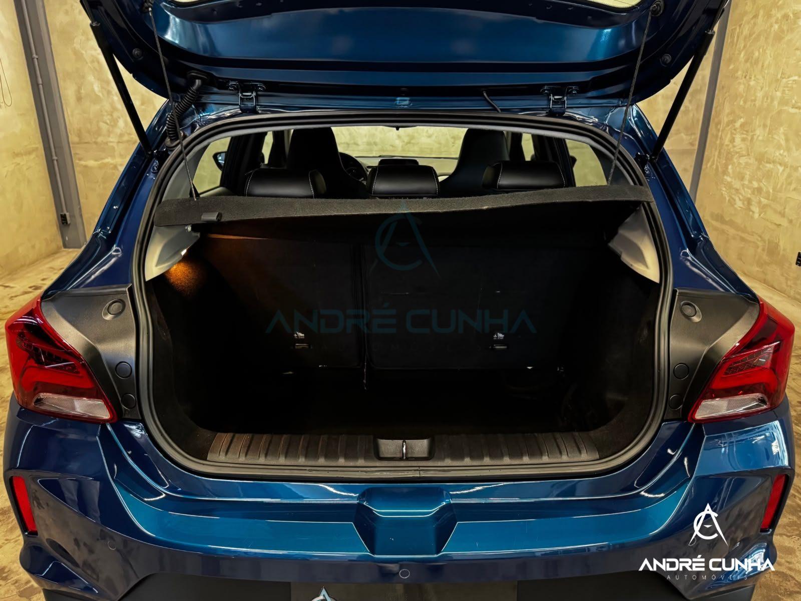 Foto numero 16 do veiculo Chevrolet Onix HATCH PREM. 1.0 12V TB Flex 5p Aut.  - Azul - 2023/2024
