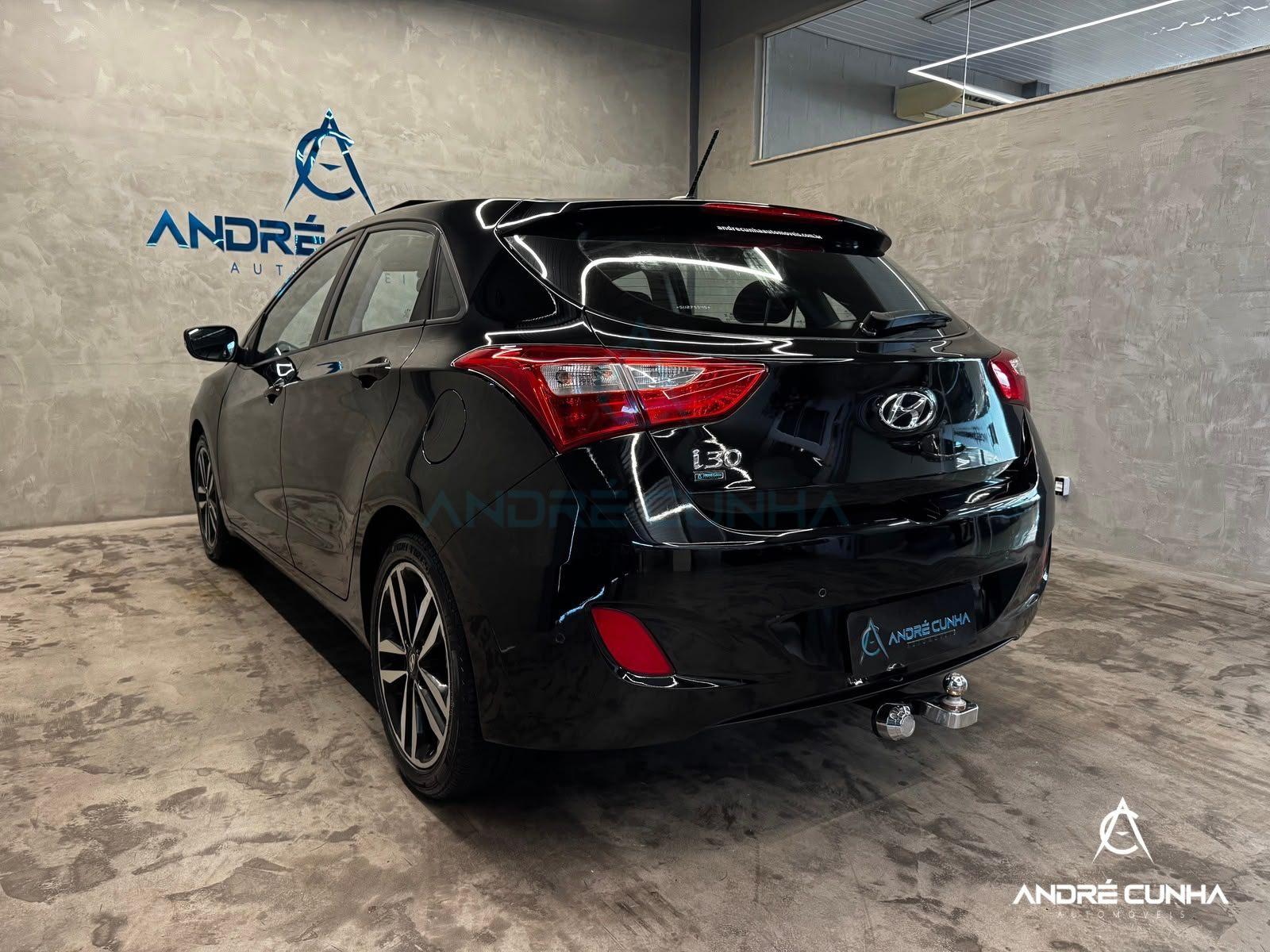 Foto numero 4 do veiculo Hyundai I30 1.8 16V Aut. 5p  - Preta - 2015/2016