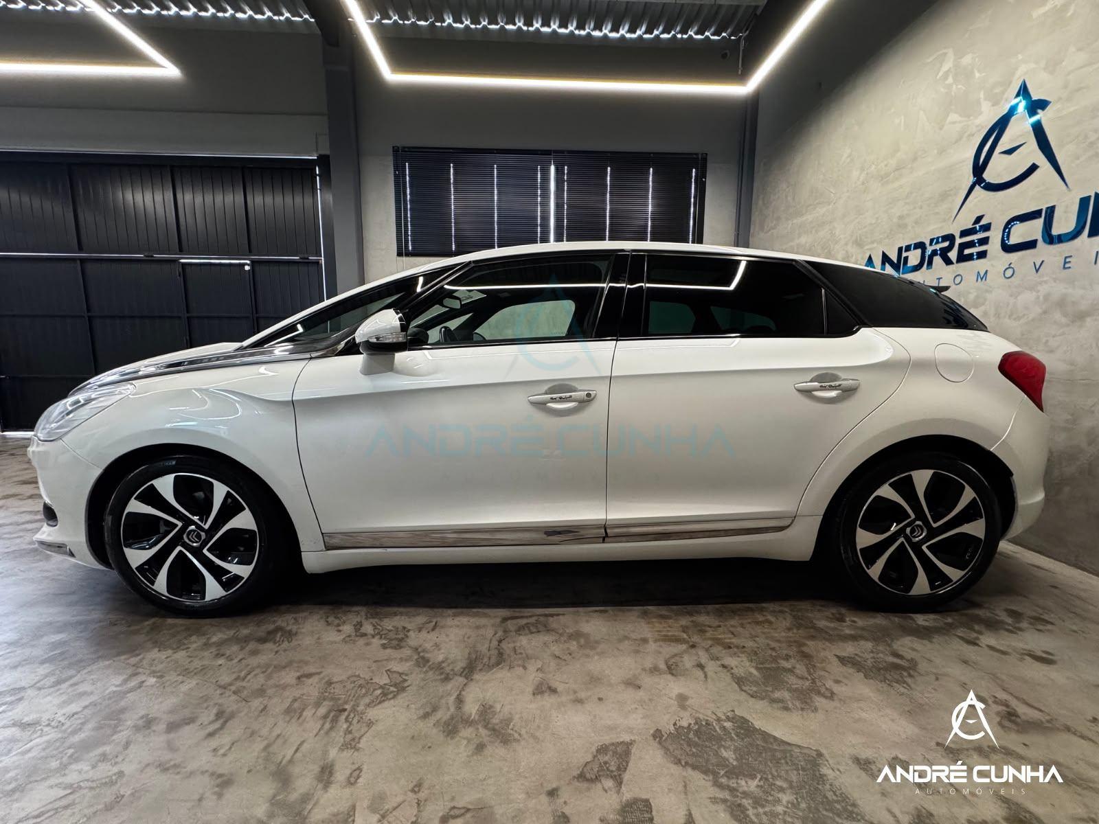 Foto numero 3 do veiculo Citroën DS5 1.6 So Chic Turbo 16V 5p Aut.  - Branca - 2014/2015