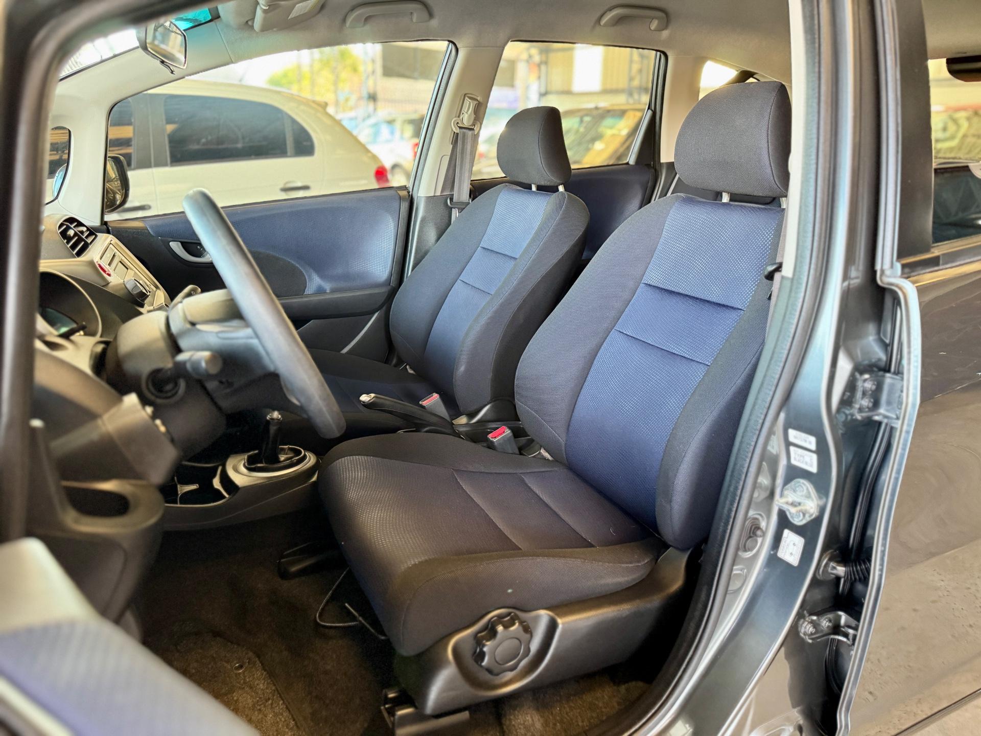Foto numero 6 do veiculo Honda Fit DX 1.4 Flex 16V 5p Mec.  - Cinza - 2013/2014