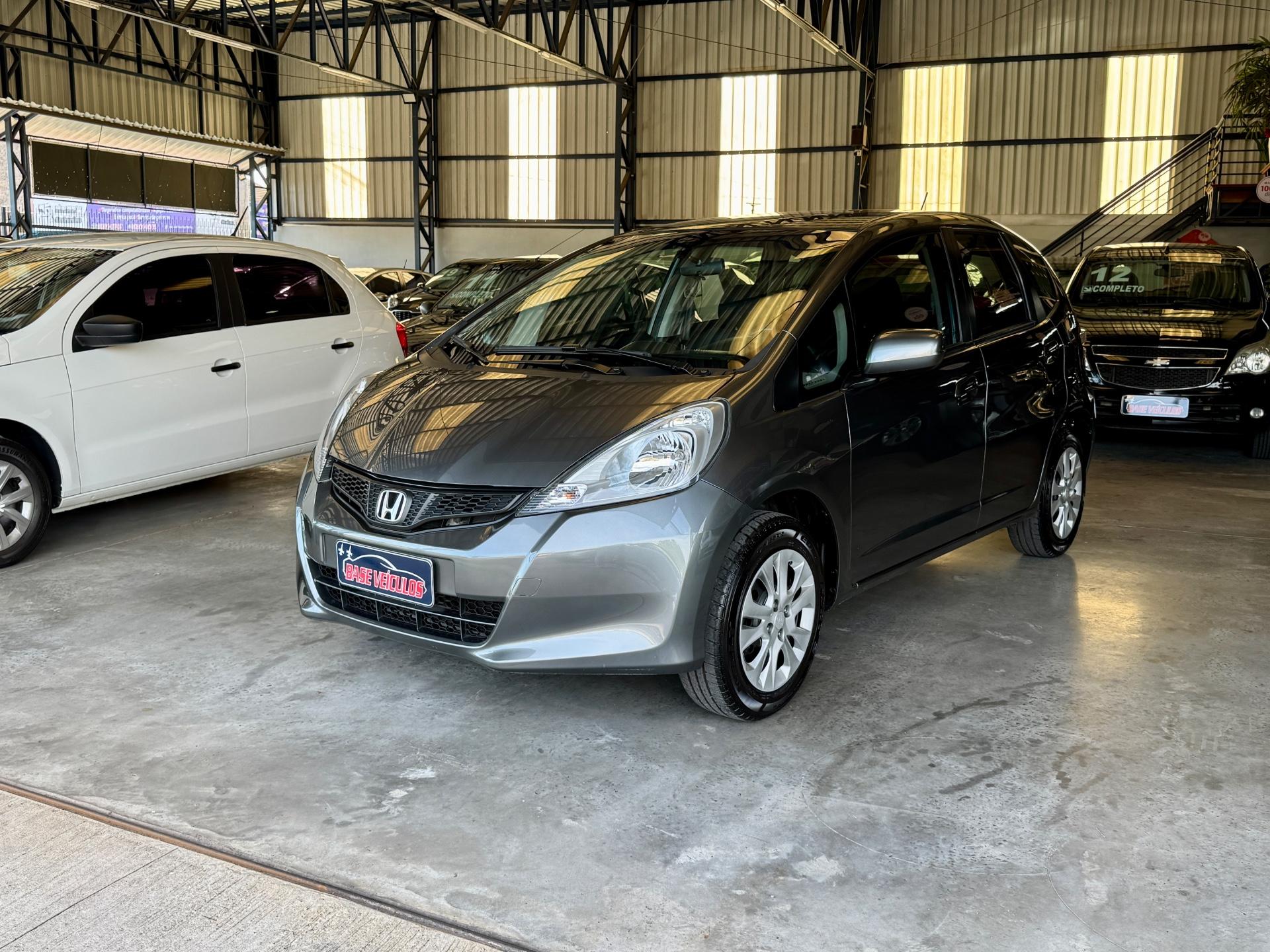 Foto numero 2 do veiculo Honda Fit DX 1.4 Flex 16V 5p Mec.  - Cinza - 2013/2014