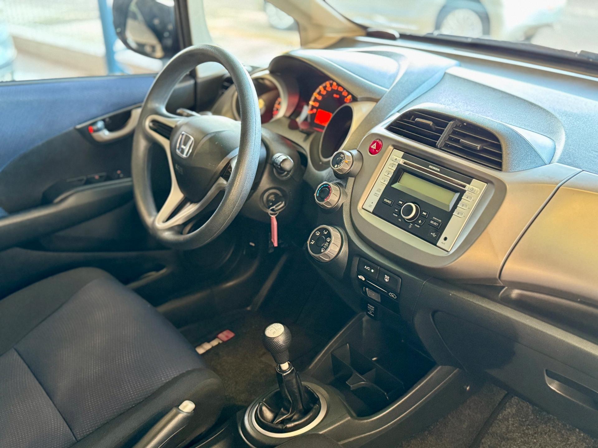 Foto numero 9 do veiculo Honda Fit DX 1.4 Flex 16V 5p Mec.  - Cinza - 2013/2014