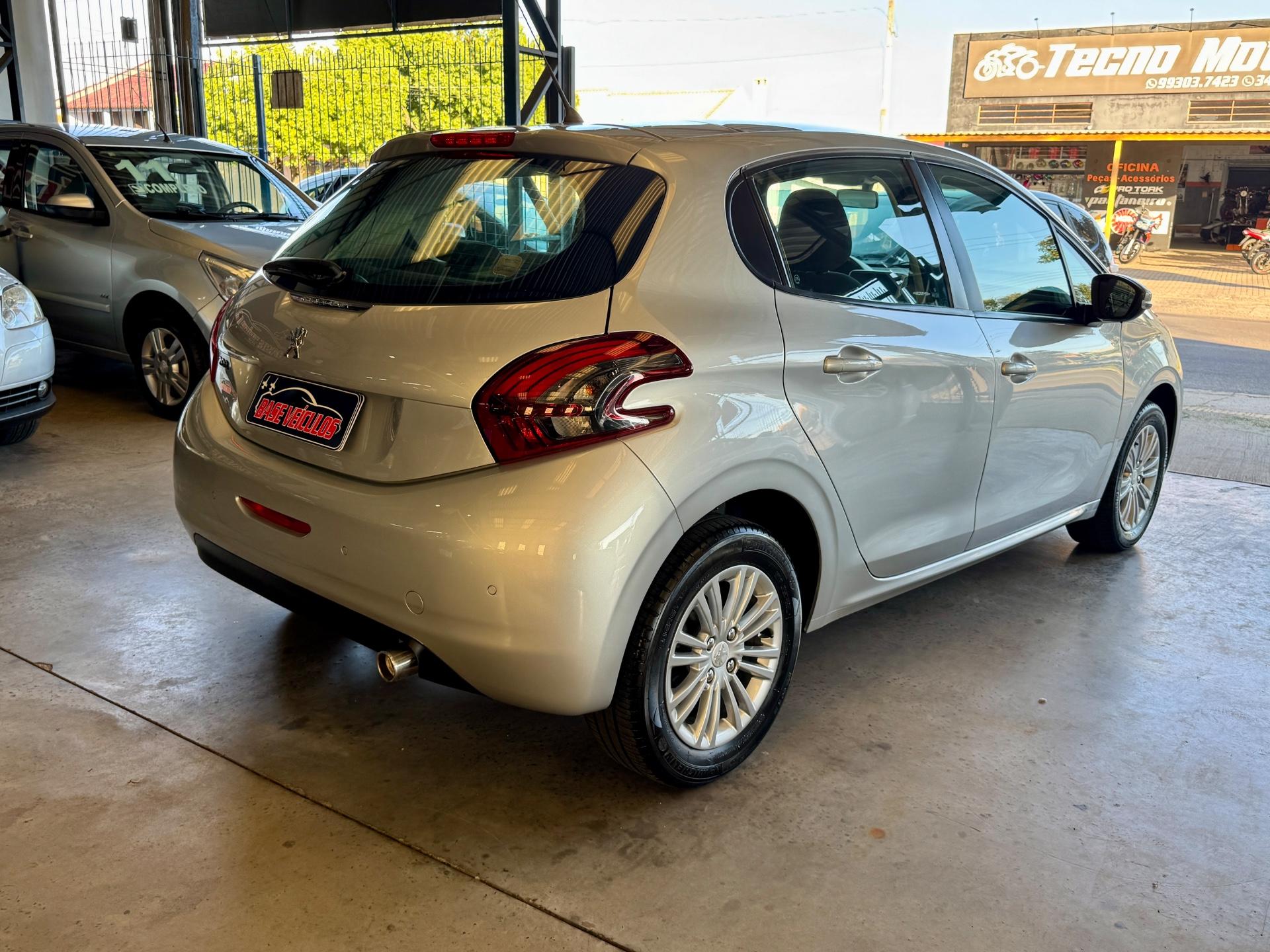 Foto numero 4 do veiculo Peugeot 208 Allure 1.6 Flex 16V 5p Aut.  - Prata - 2017/2017