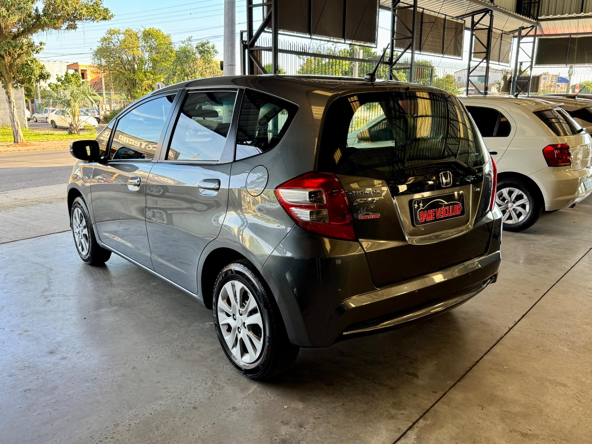 Foto numero 3 do veiculo Honda Fit DX 1.4 Flex 16V 5p Mec.  - Cinza - 2013/2014