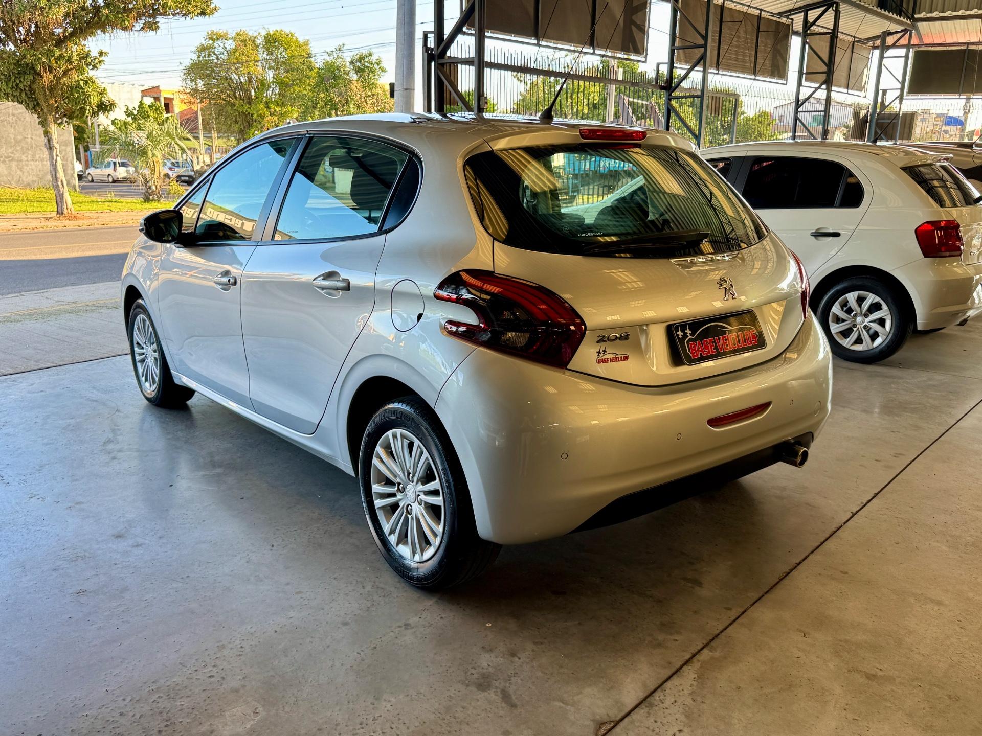 Foto numero 3 do veiculo Peugeot 208 Allure 1.6 Flex 16V 5p Aut.  - Prata - 2017/2017