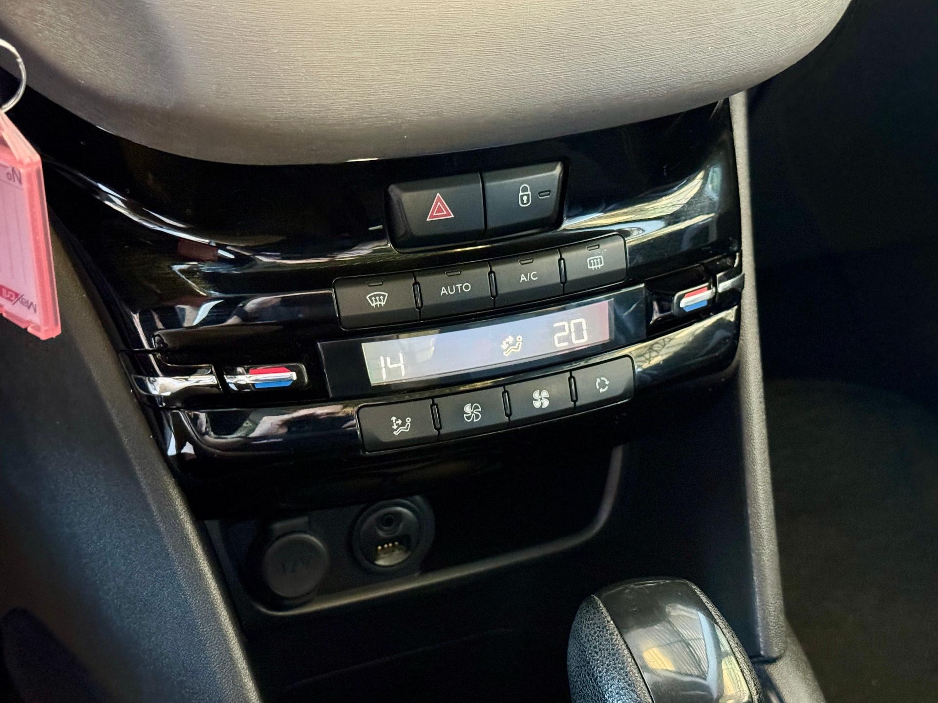 Foto numero 9 do veiculo Peugeot 208 Allure 1.6 Flex 16V 5p Aut.  - Prata - 2017/2017