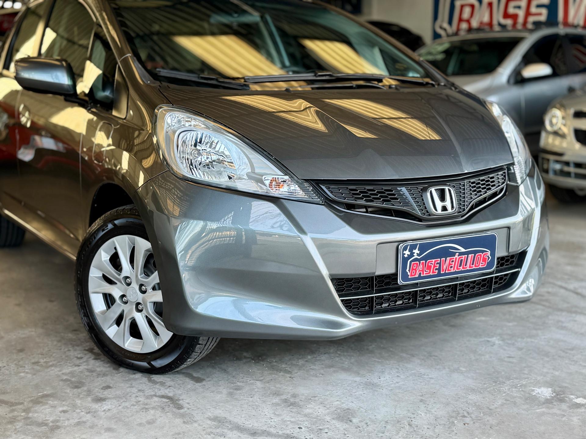Foto numero 1 do veiculo Honda Fit DX 1.4 Flex 16V 5p Mec.  - Cinza - 2013/2014