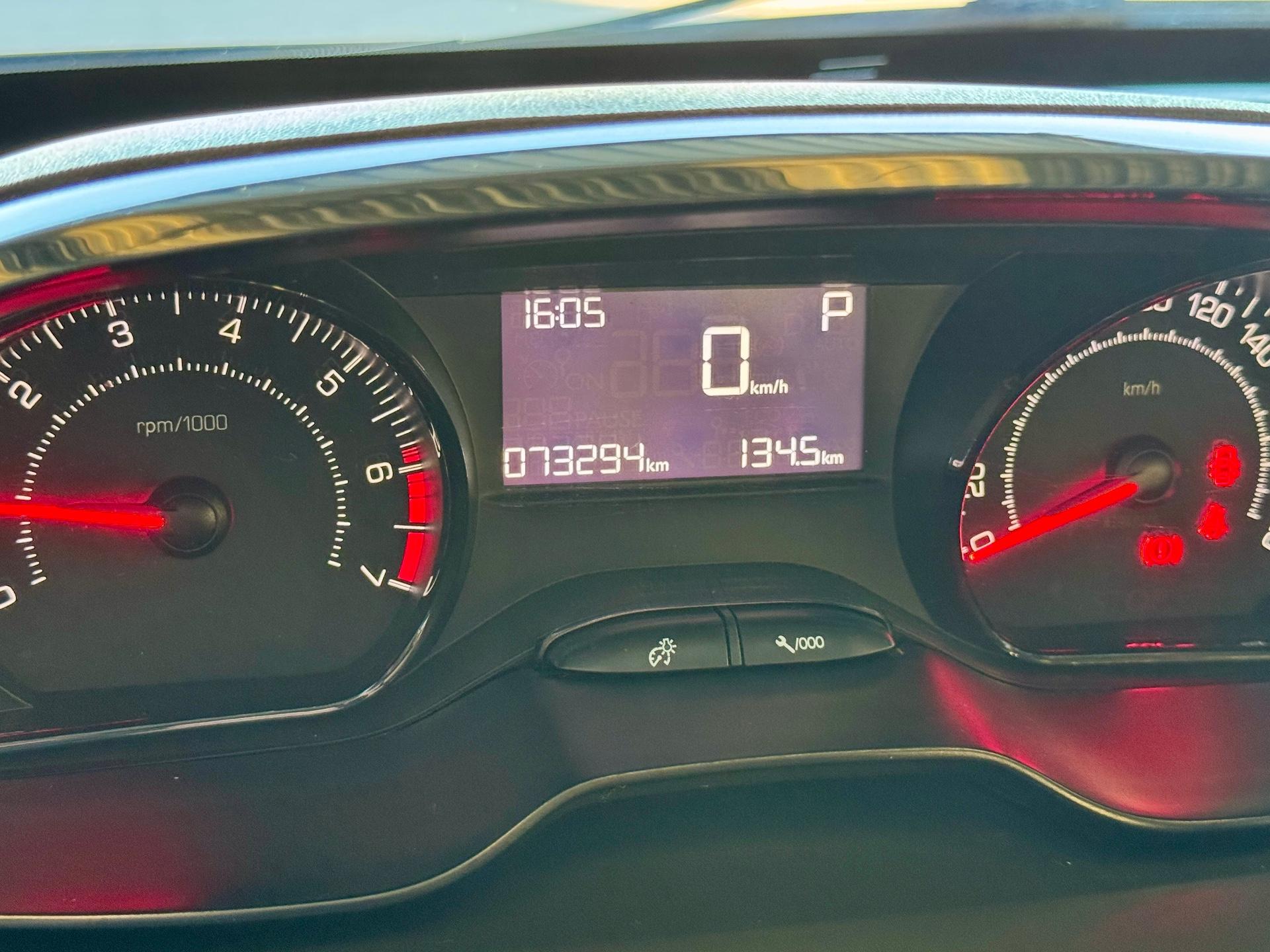 Foto numero 11 do veiculo Peugeot 208 Allure 1.6 Flex 16V 5p Aut.  - Prata - 2017/2017