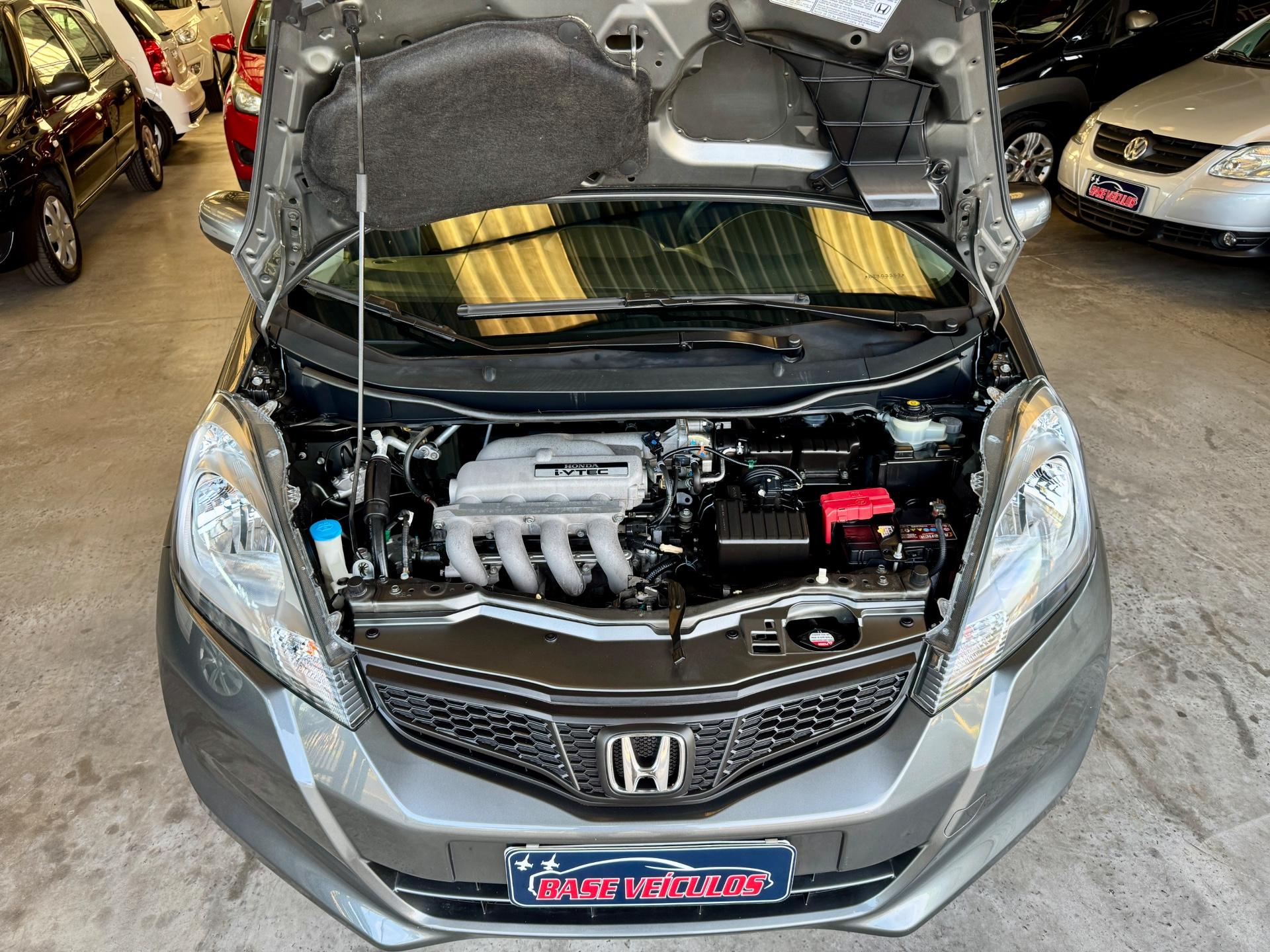 Foto numero 16 do veiculo Honda Fit DX 1.4 Flex 16V 5p Mec.  - Cinza - 2013/2014