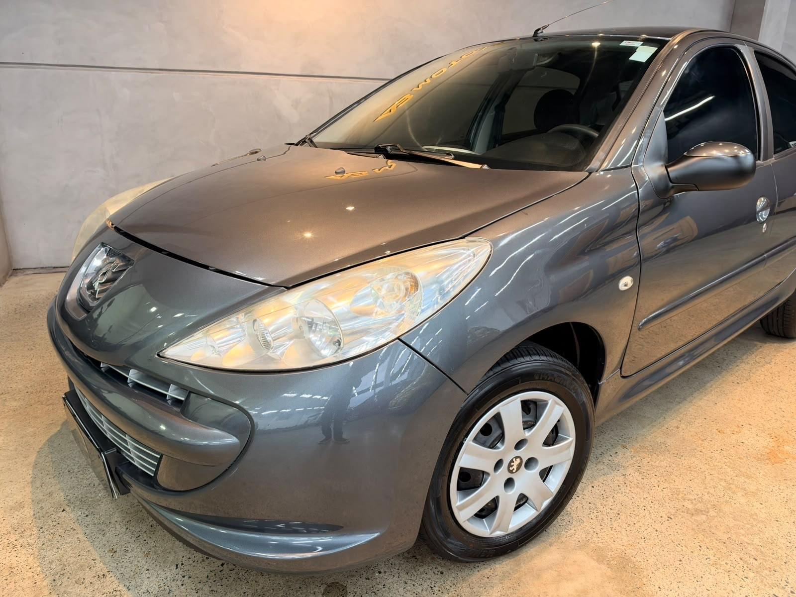 Foto numero 2 do veiculo Peugeot 207 XR - Cinza - 2011/2012