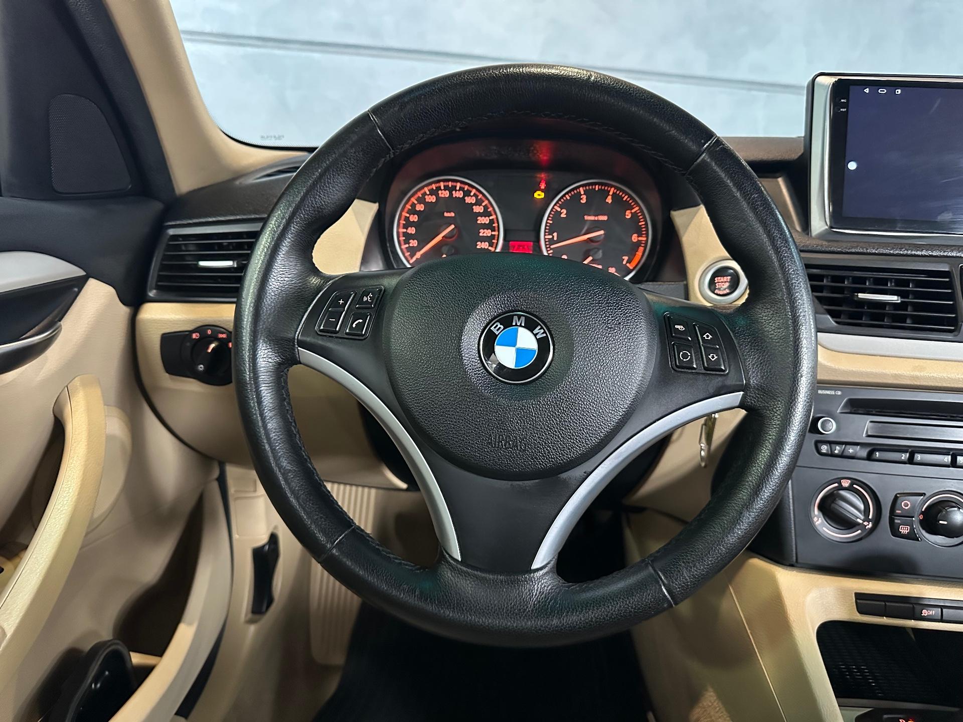 Foto numero 8 do veiculo BMW X1 SDRIVE1.8 - Marrom - 2011/2012