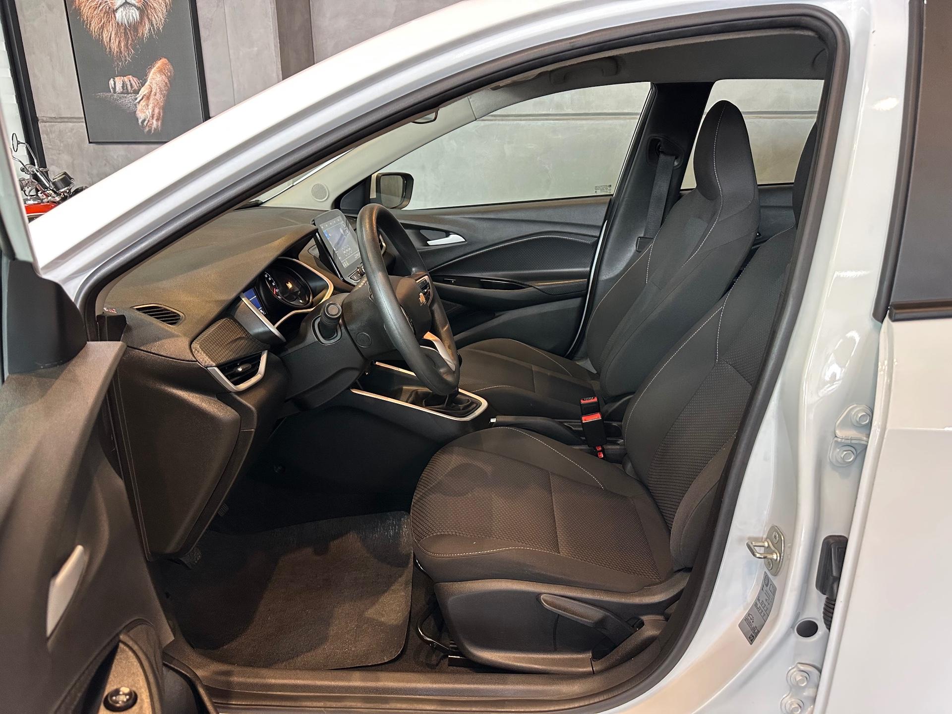 Foto numero 13 do veiculo Chevrolet Onix HEV/ 10MT LT2 - Branca - 2024/2025