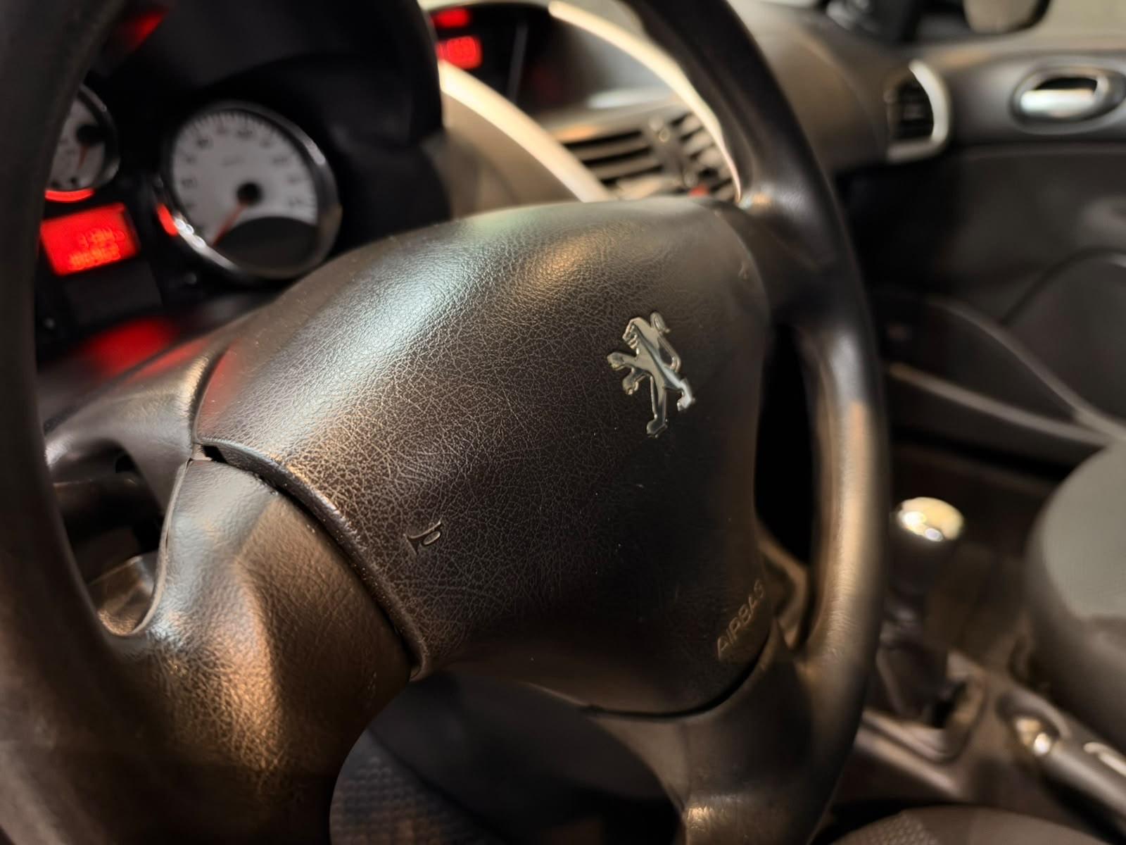 Foto numero 11 do veiculo Peugeot 207 XR - Cinza - 2011/2012