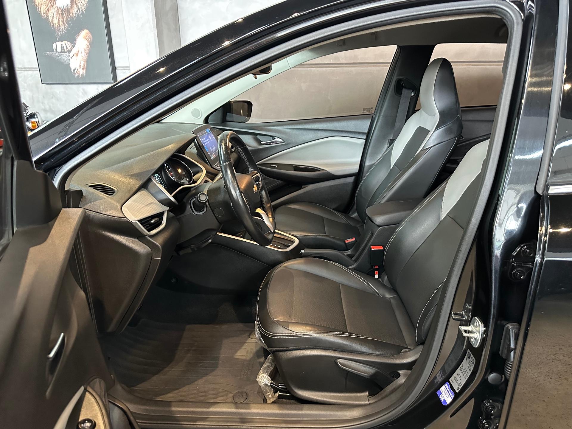 Foto numero 9 do veiculo Chevrolet Onix HEV/ 10TAT PR2 - Preta - 2020/2021