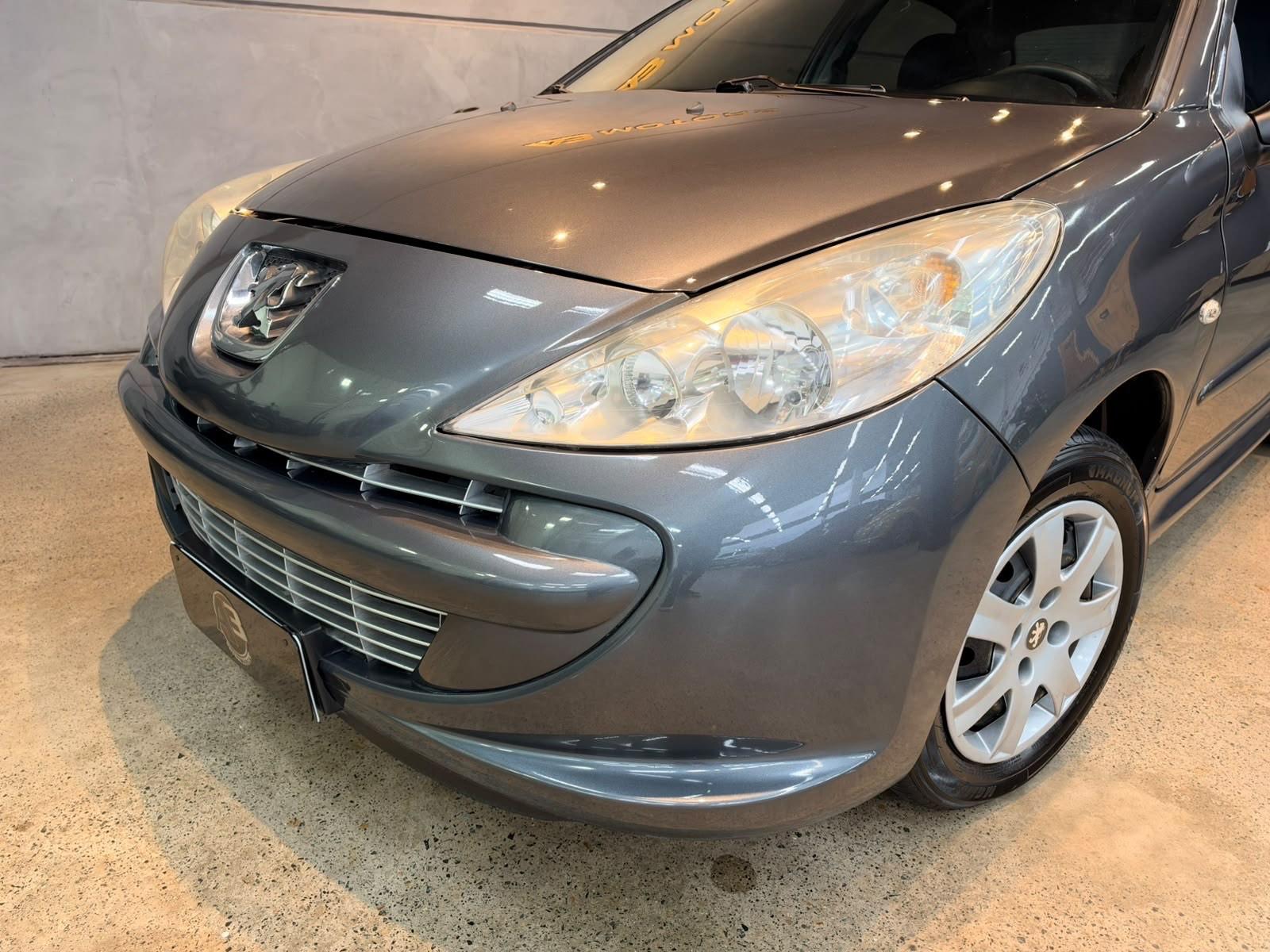 Foto numero 1 do veiculo Peugeot 207 XR - Cinza - 2011/2012