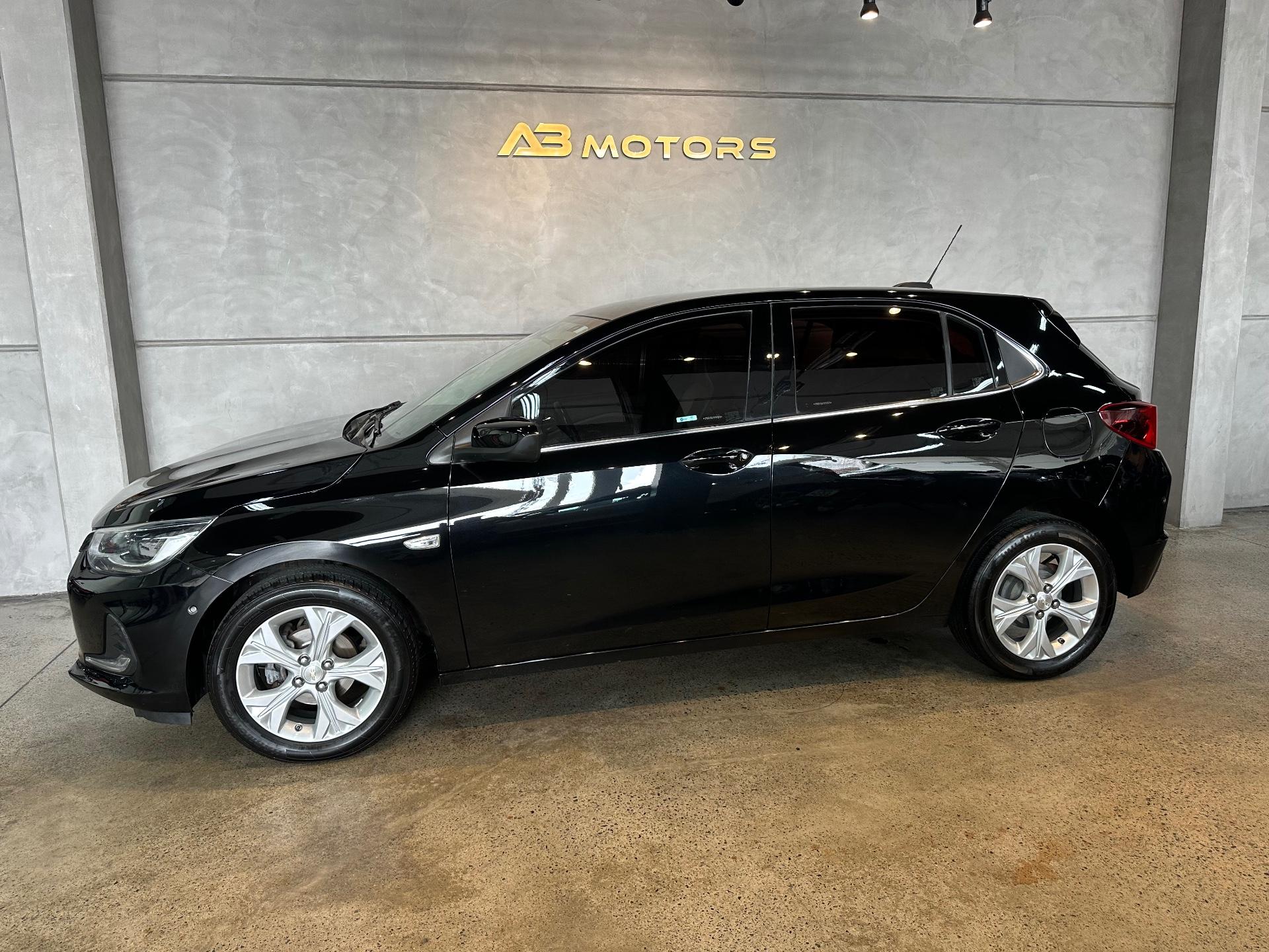 Foto numero 1 do veiculo Chevrolet Onix HEV/ 10TAT PR2 - Preta - 2020/2021