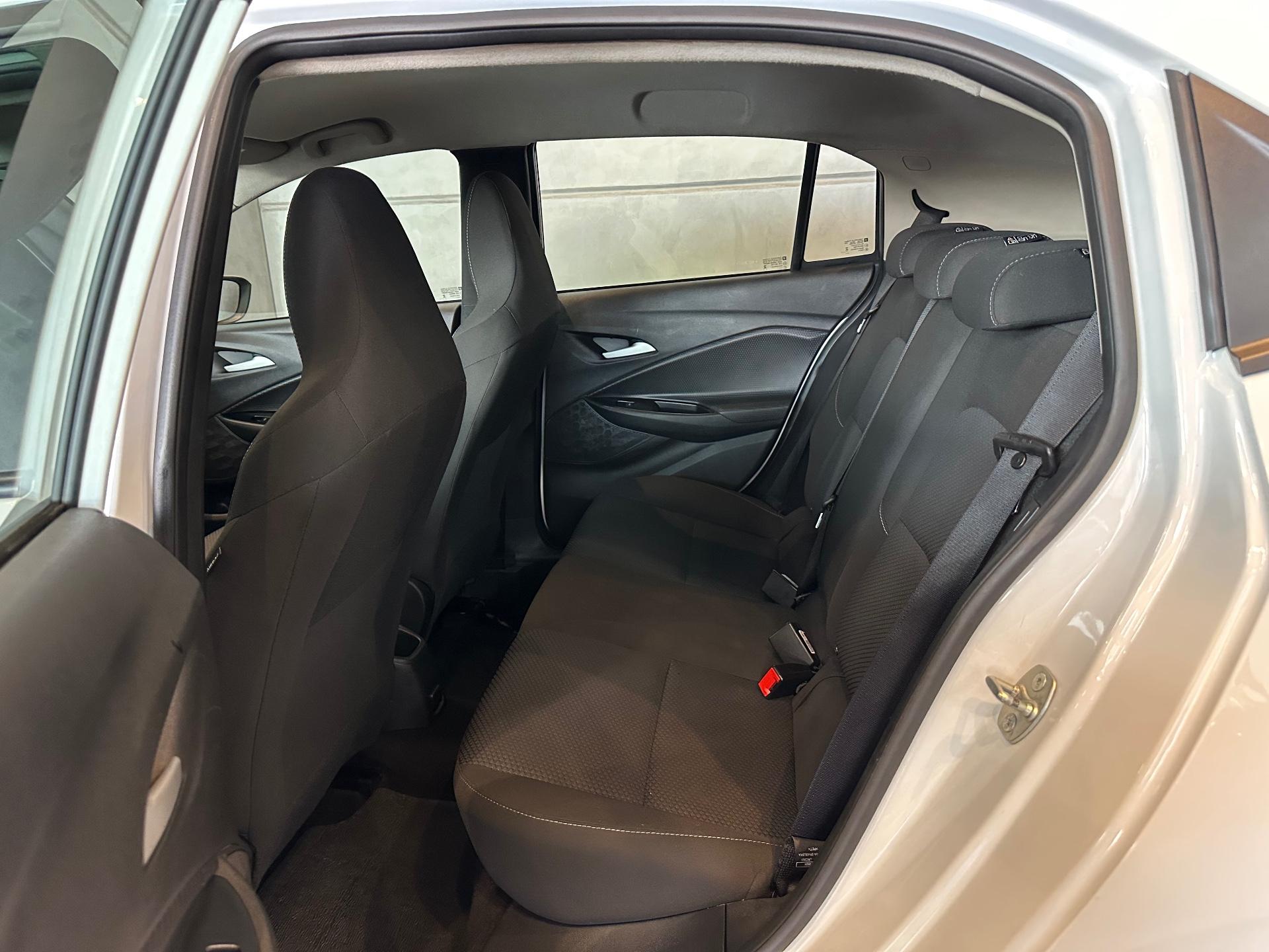 Foto numero 14 do veiculo Chevrolet Onix HEV/ 10MT LT2 - Branca - 2024/2025