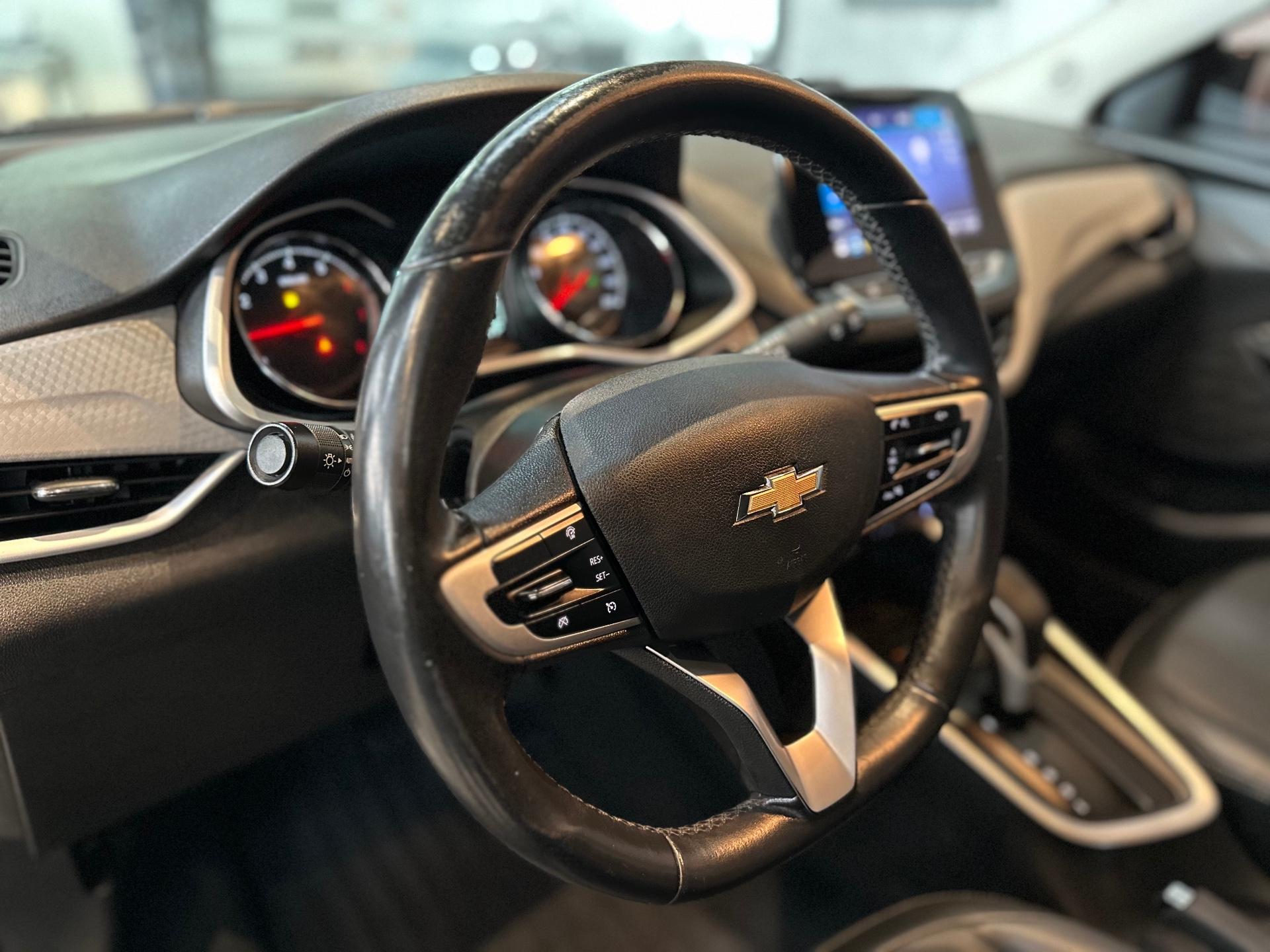 Foto numero 8 do veiculo Chevrolet Onix HEV/ 10TAT PR2 - Preta - 2020/2021