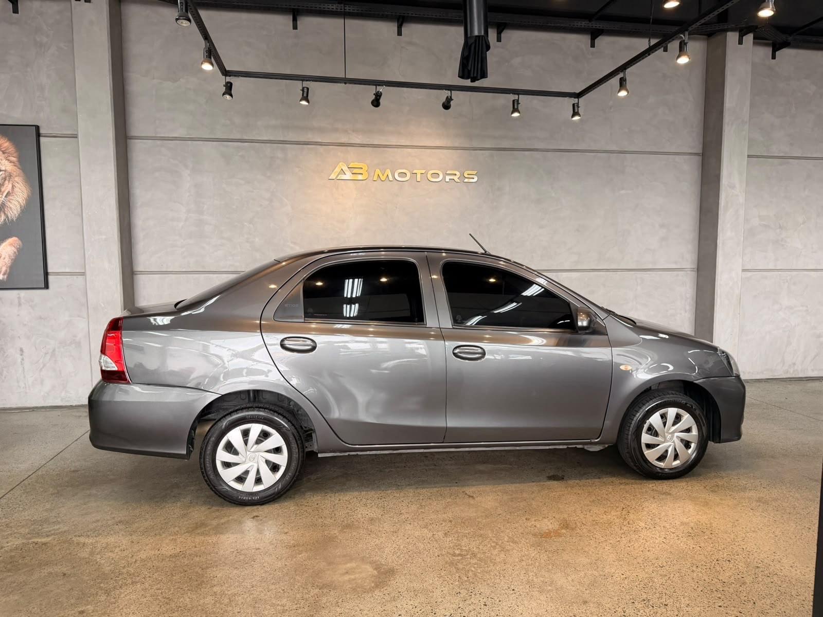 Foto numero 5 do veiculo Toyota Etios SEDAN X MT - Cinza - 2021/2021