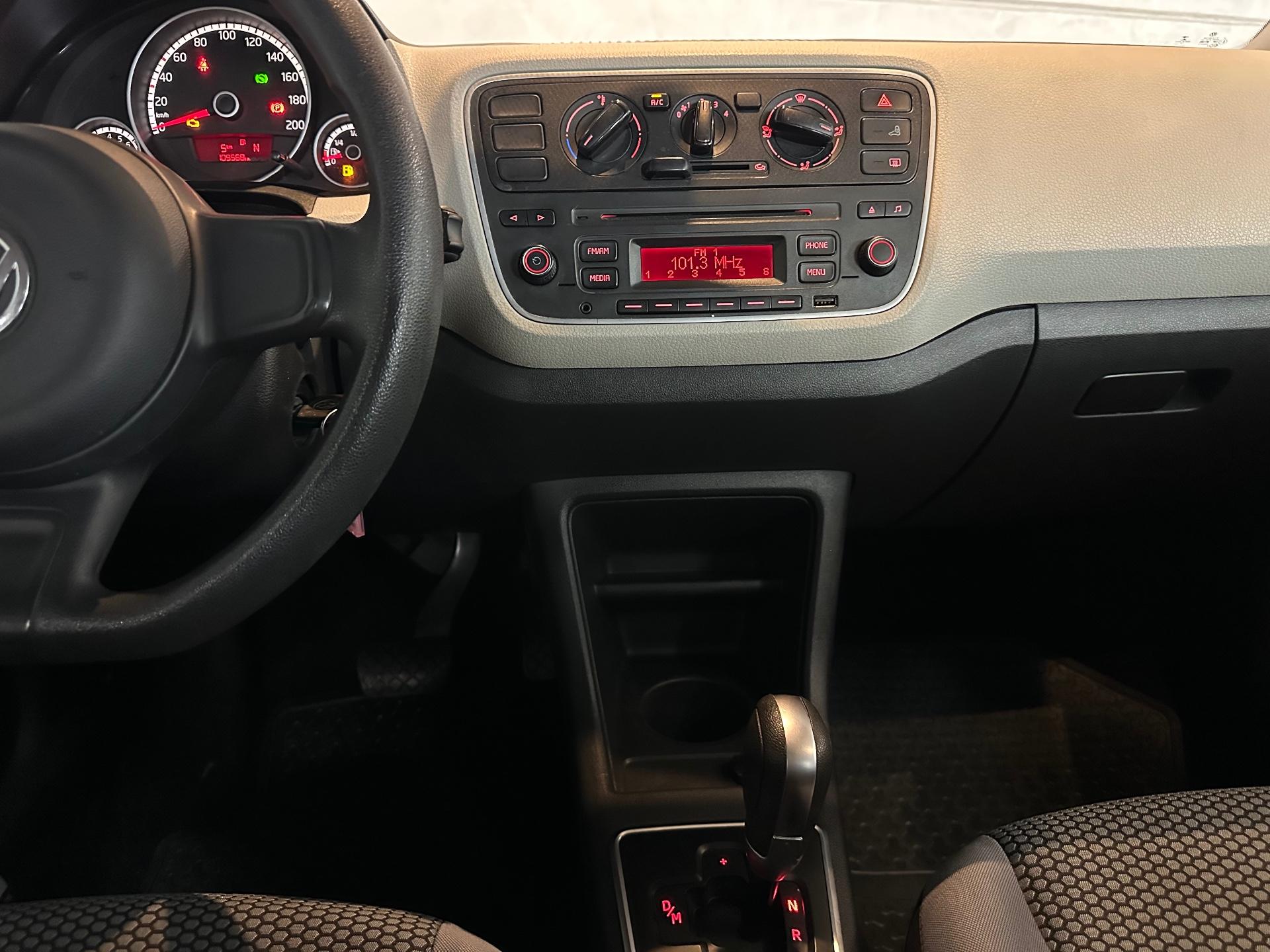 Foto numero 8 do veiculo Volkswagen Up MOVE AUTOMÁTICO - Branca - 2016/2017