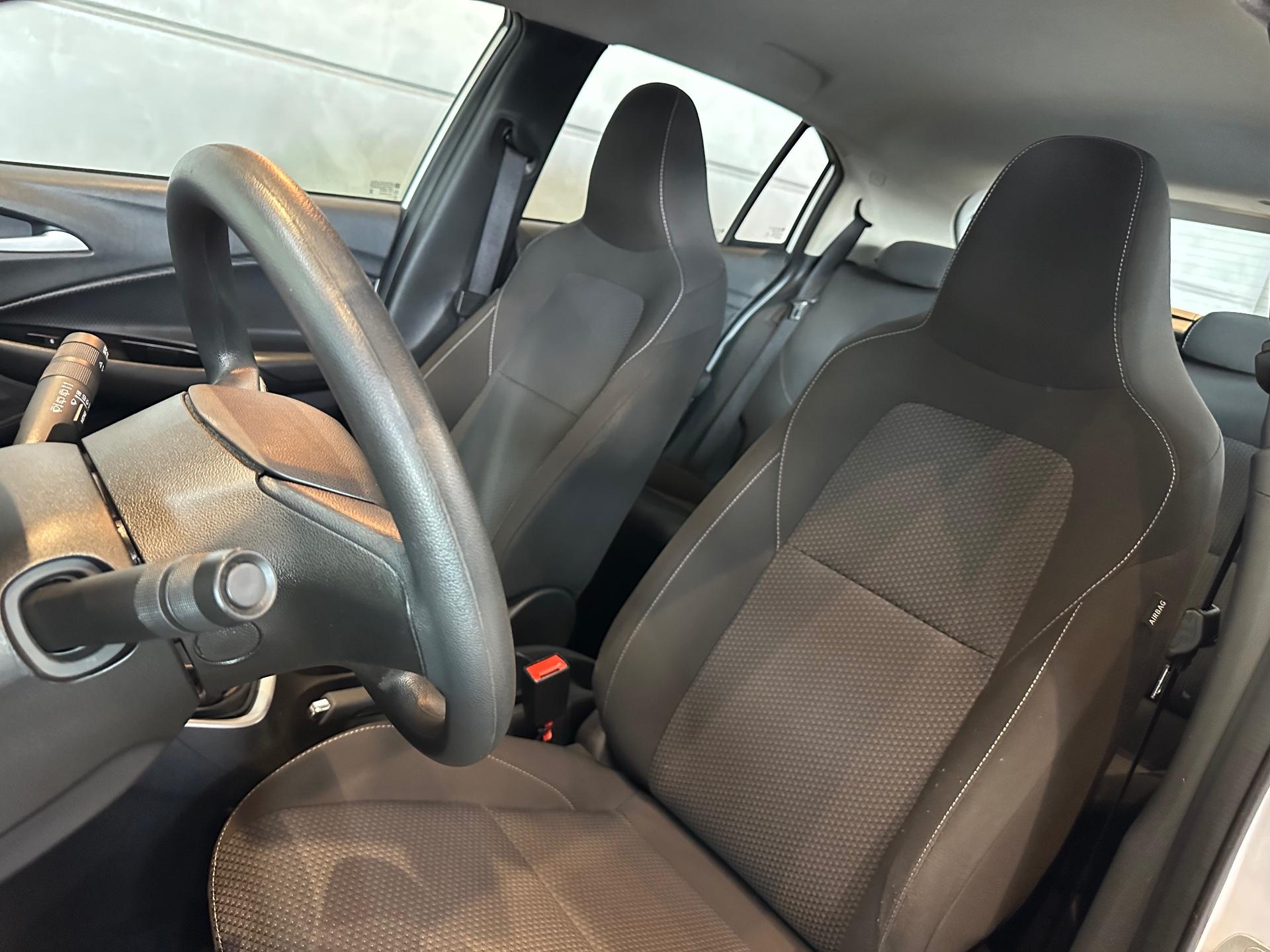 Foto numero 8 do veiculo Chevrolet Onix HEV/ 10MT LT2 - Branca - 2024/2025
