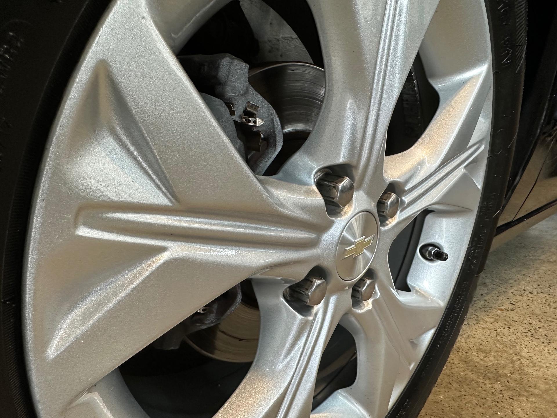 Foto numero 15 do veiculo Chevrolet Onix HEV/ 10TAT PR2 - Preta - 2020/2021