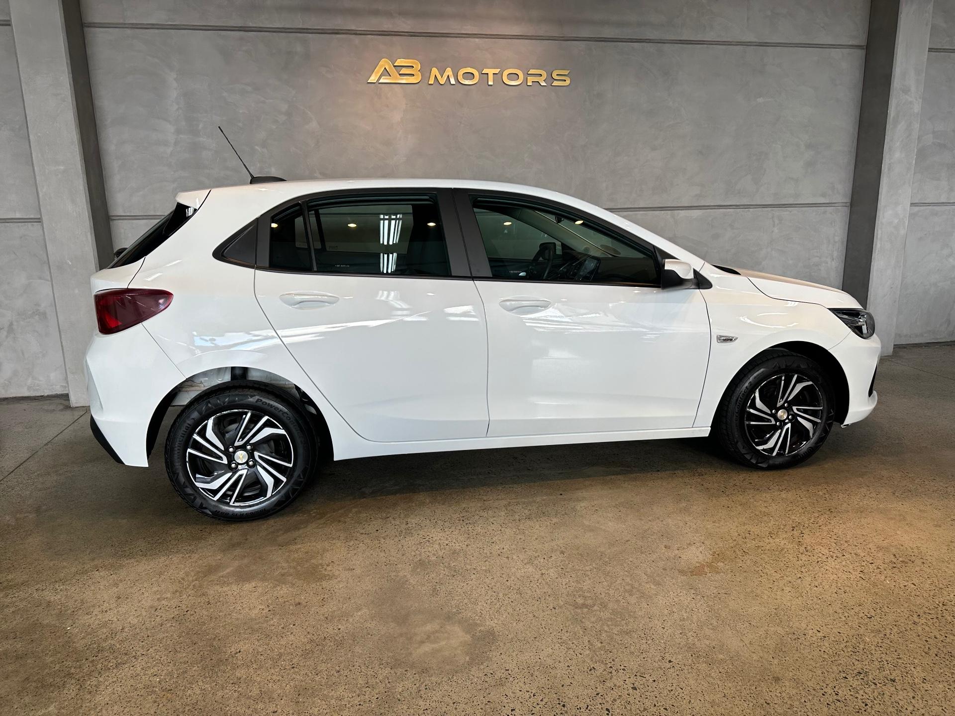 Foto numero 5 do veiculo Chevrolet Onix HEV/ 10MT LT2 - Branca - 2024/2025