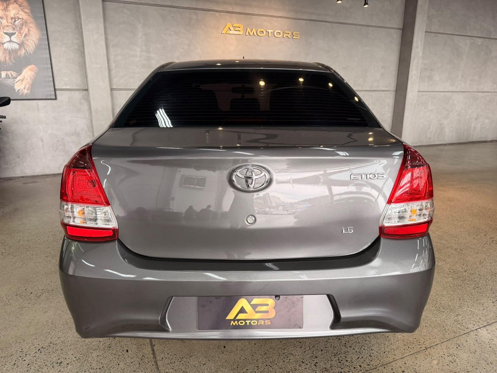 Foto numero 6 do veiculo Toyota Etios SEDAN X MT - Cinza - 2021/2021