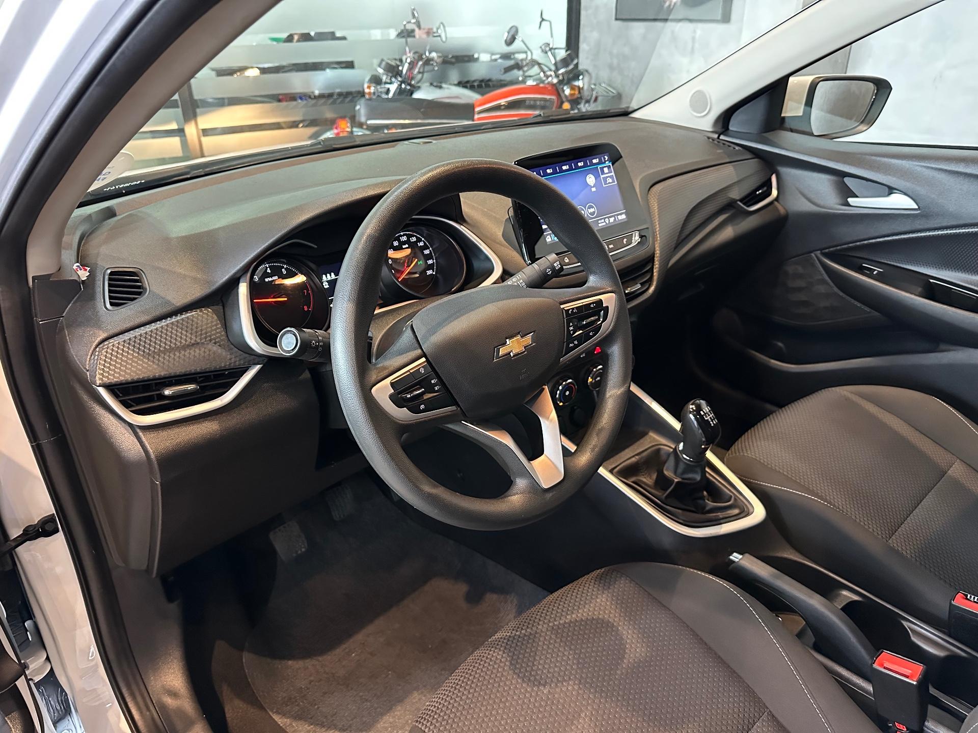 Foto numero 10 do veiculo Chevrolet Onix HEV/ 10MT LT2 - Branca - 2024/2025