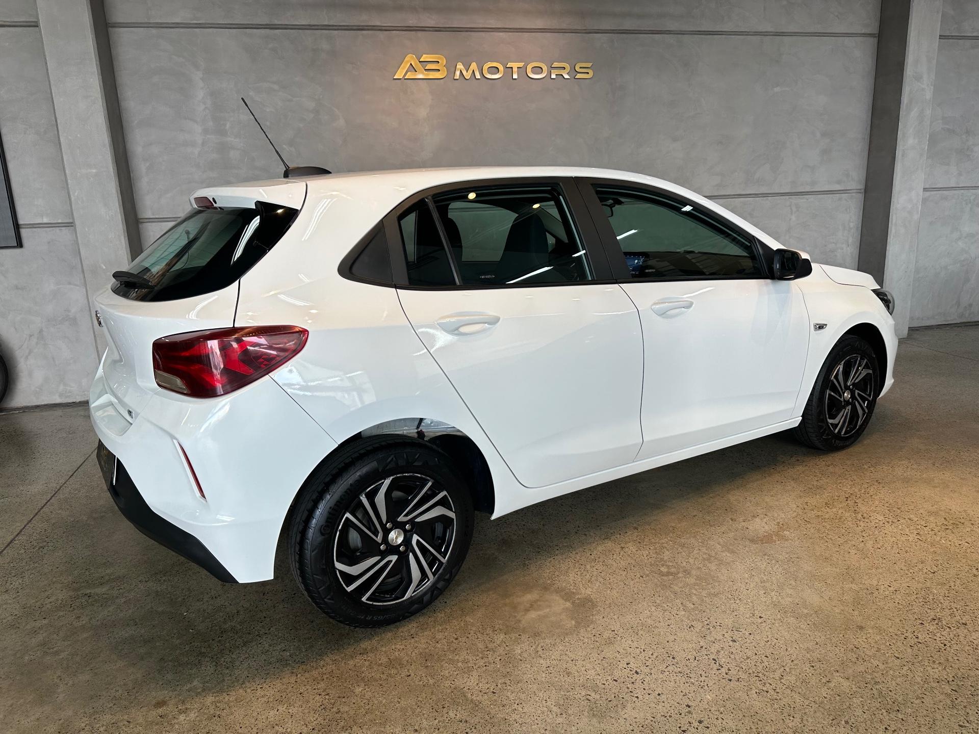 Foto numero 3 do veiculo Chevrolet Onix HEV/ 10MT LT2 - Branca - 2024/2025