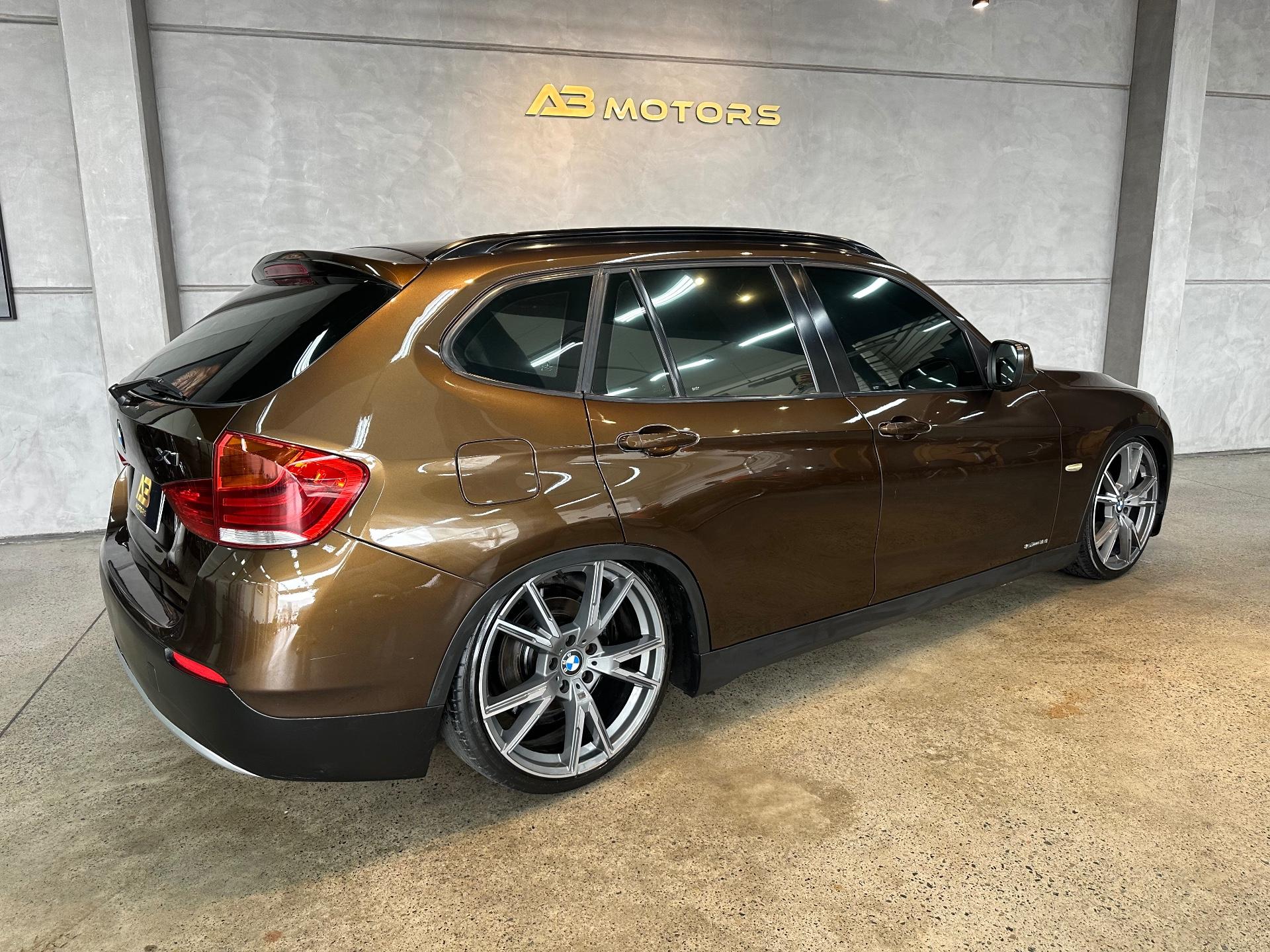 Foto numero 3 do veiculo BMW X1 SDRIVE1.8 - Marrom - 2011/2012