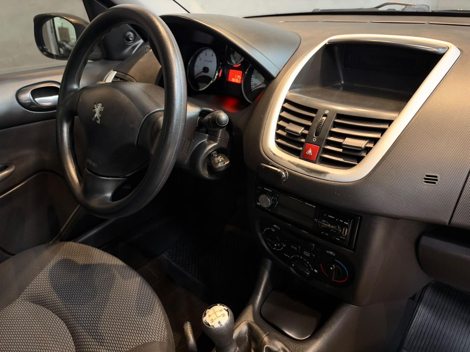 Foto numero 17 do veiculo Peugeot 207 XR - Cinza - 2011/2012