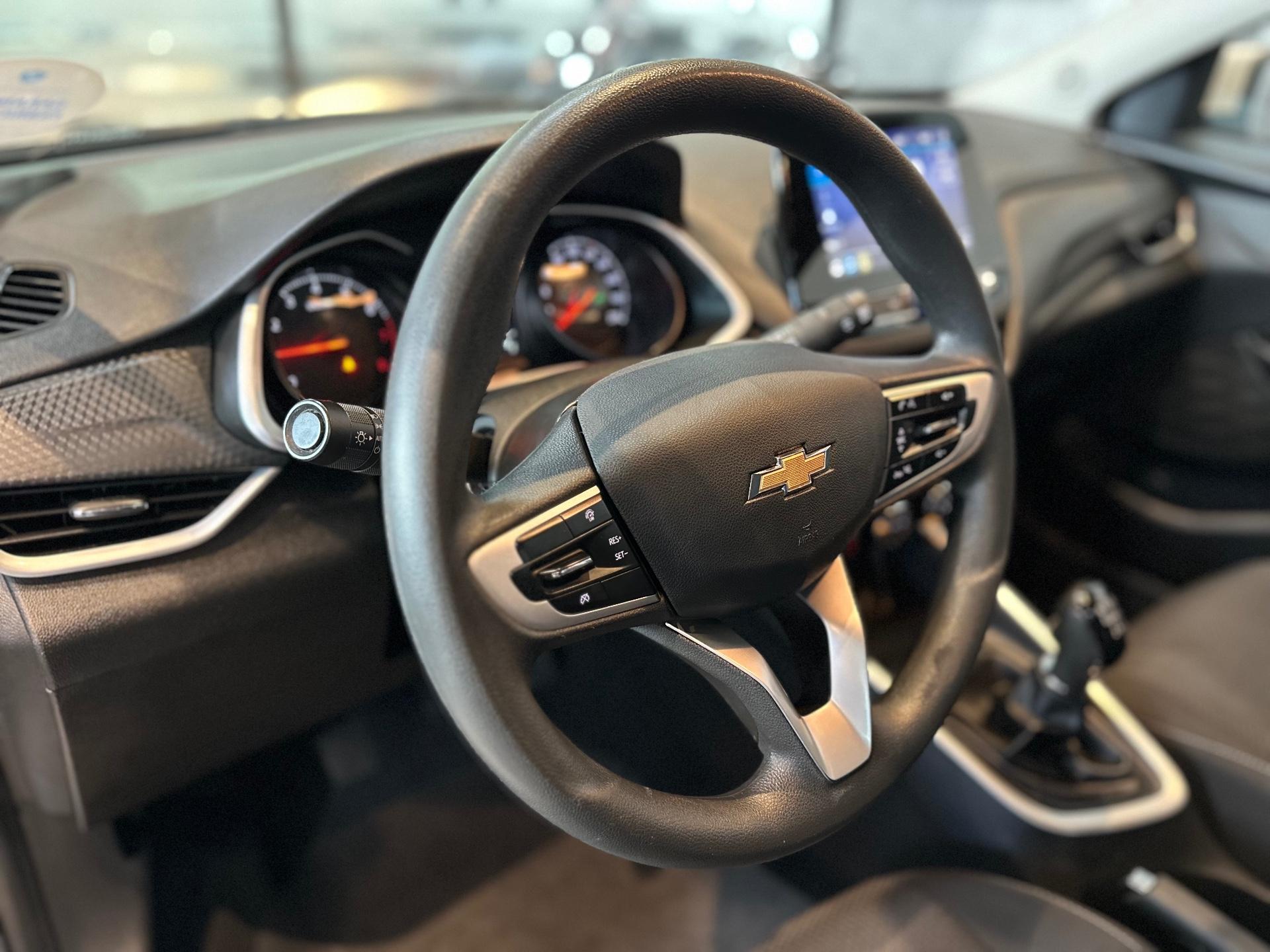 Foto numero 7 do veiculo Chevrolet Onix HEV/ 10MT LT2 - Branca - 2024/2025