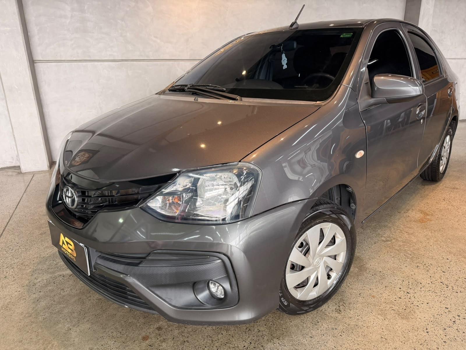 Foto numero 1 do veiculo Toyota Etios SEDAN X MT - Cinza - 2021/2021