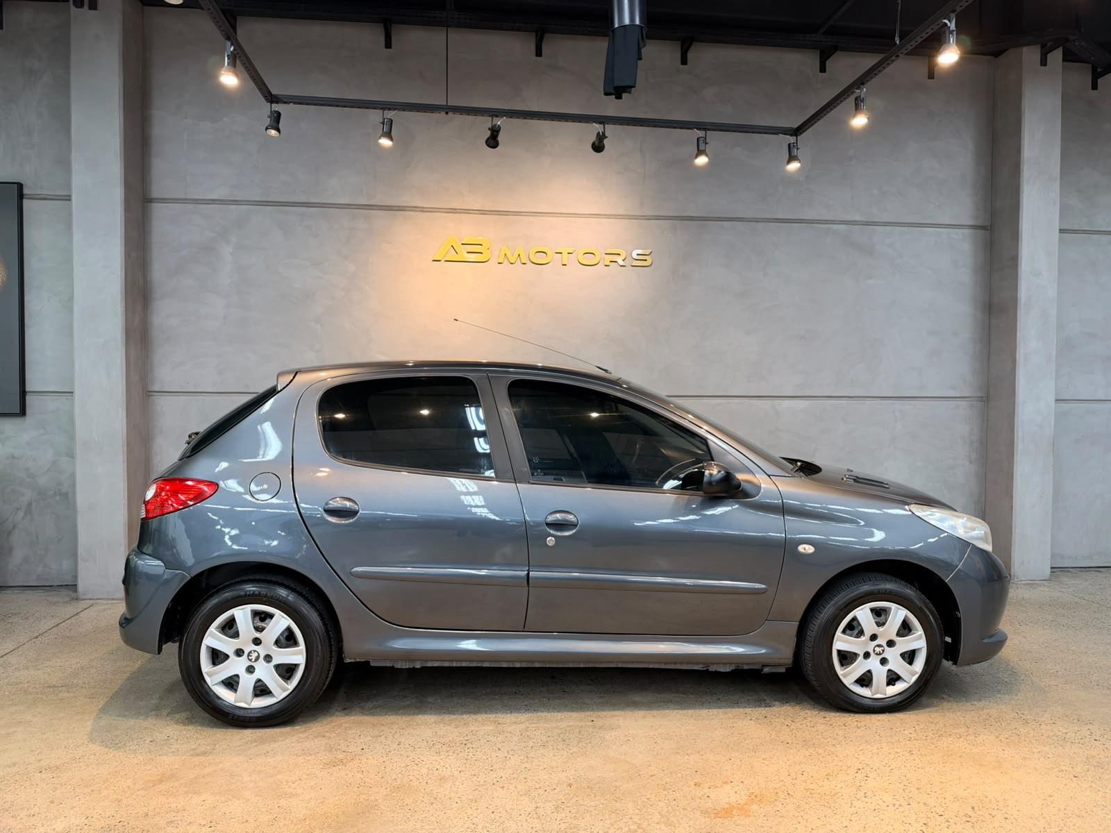 Foto numero 8 do veiculo Peugeot 207 XR - Cinza - 2011/2012