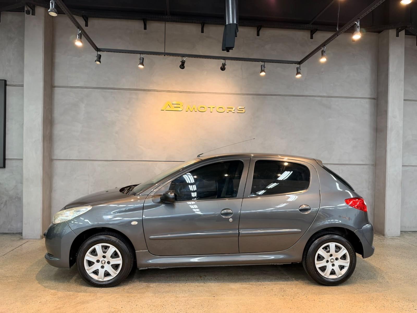 Foto numero 3 do veiculo Peugeot 207 XR - Cinza - 2011/2012