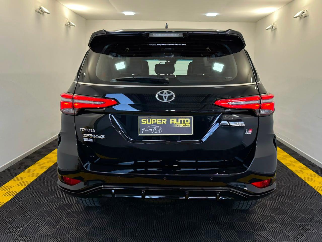 Toyota Hilux SW4 GRS 224CV! 2023