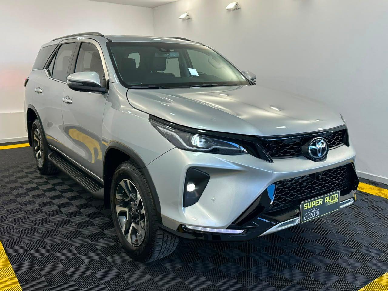 Toyota Hilux SW4 SRX PLATINUM 4x4 2.8 TDI 16V Dies. Aut. ! 2025